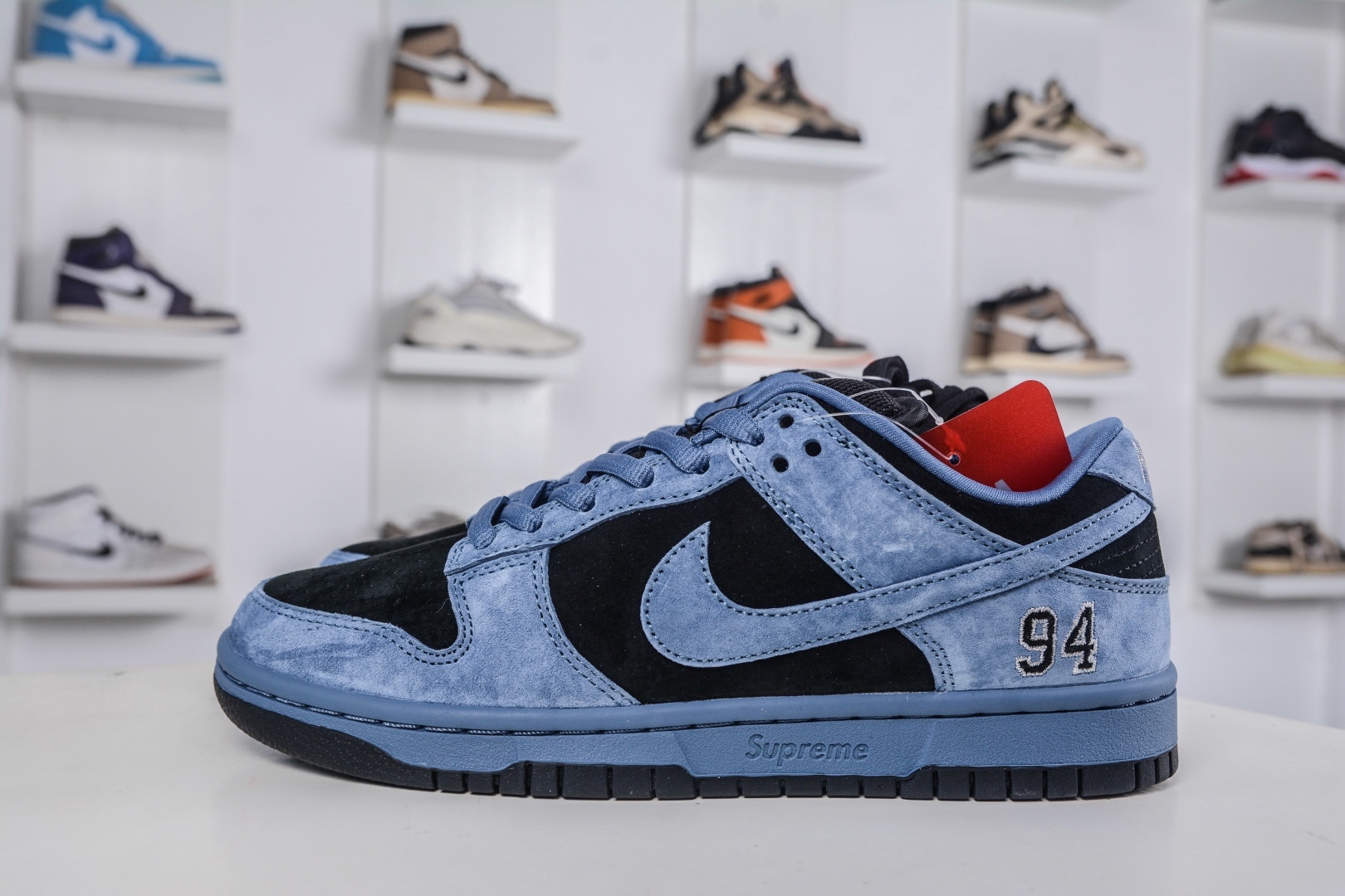 Supreme x Nk Dunk SB Dunk Low 聯名美國限定黑藍 
貨號:HQ8487 400
SIZE：36 36.5 37.5 38 38.5 39 40 40.5 41 42 42.5 43 44 44.5 45 46