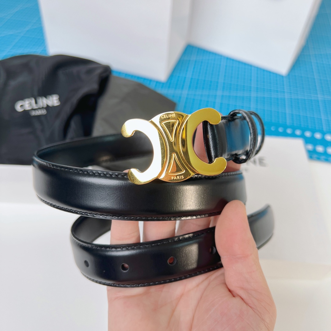 《CELINE》塞琳🇫🇷法國原廠皮料，黑色全皮 品質毋庸置疑 ，只有最好 ，寬2.5cm