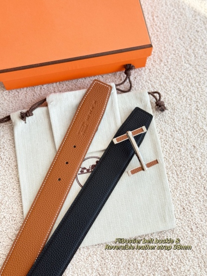 
❤️款 （ Y AA 080 ）Flibustier 精品五金 搭配双面进口 TOGO皮 宽度38MM 以其精湛工艺高品质材料和经典设计备受推崇 是男士腰带顶级选择 简约大气 适合商务和休闲场合 产品手感细腻 不仅是实用配饰 更是身份与品味的象征 ❤️