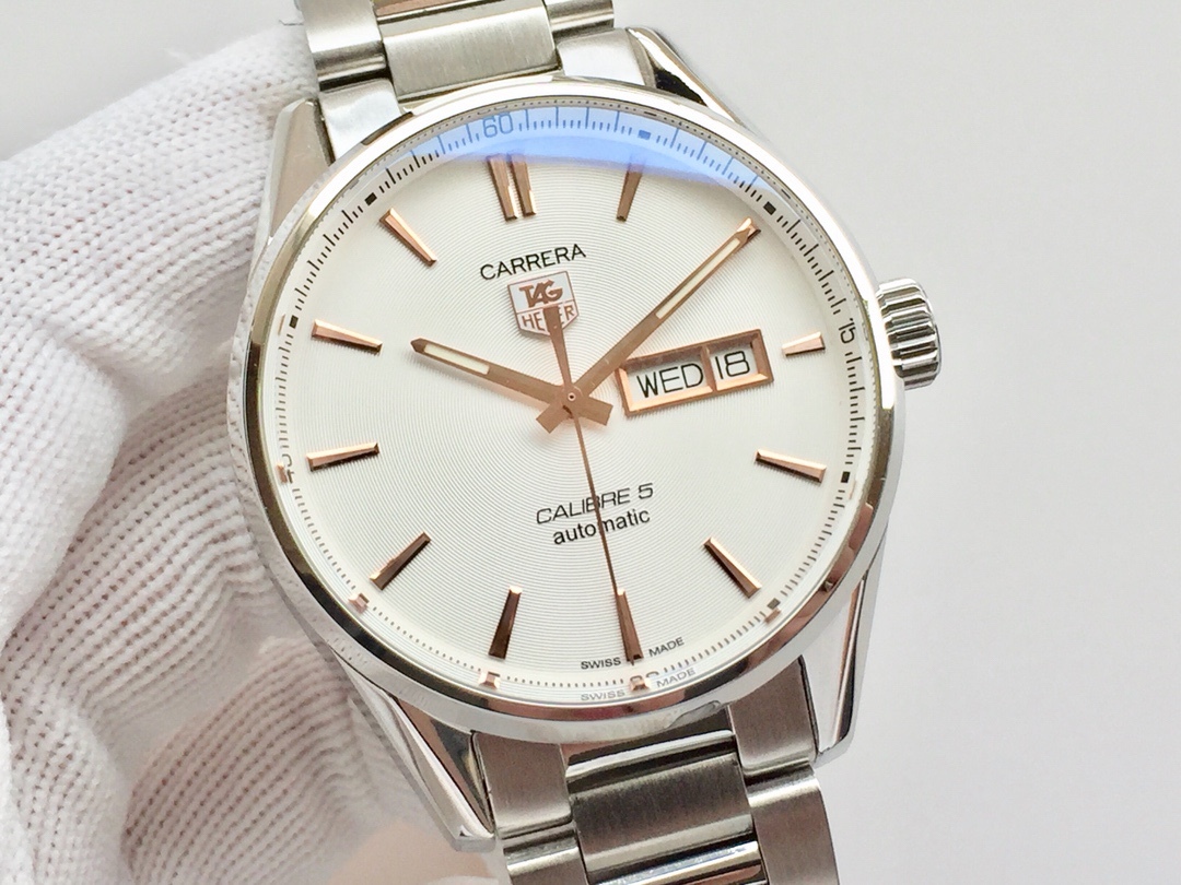 TAG泰格豪雅 卡萊拉系列WAR201A.FC6266 商務休閒款 中英文雙歷腕表 41毫米直徑 搭載2836 自動機械機芯 316L精鋼可配真皮錶帶 原裝折疊扣。
