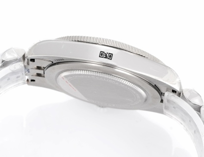 DIF 最強副本 
DIF隆重推出帝舵碧灣54型M79000N腕表，
37mm表殼貼合手腕，佩戴舒適，啞光錶盤簡約大氣，質感細膩，無日曆設計化繁為簡，回歸純粹讀時體驗，以純粹精神和現代表達方式，向1954年問世的品牌首款潛水表-7922型獻上最真誠的敬意！
DIF匠工精神 整表配備導角精磨不拉手 注重細節 質感無敵 搭載丹東定制一檔機芯 日誤差僅3-5秒幾乎0反修 超穩定！
錶帶均為CNC通體成型拉絲工藝錶帶 非小廠組裝片！配備帝舵表“T-fit”表扣 可滑軌微調
超強瑞士夜光刻度 盤面字體油壓立体