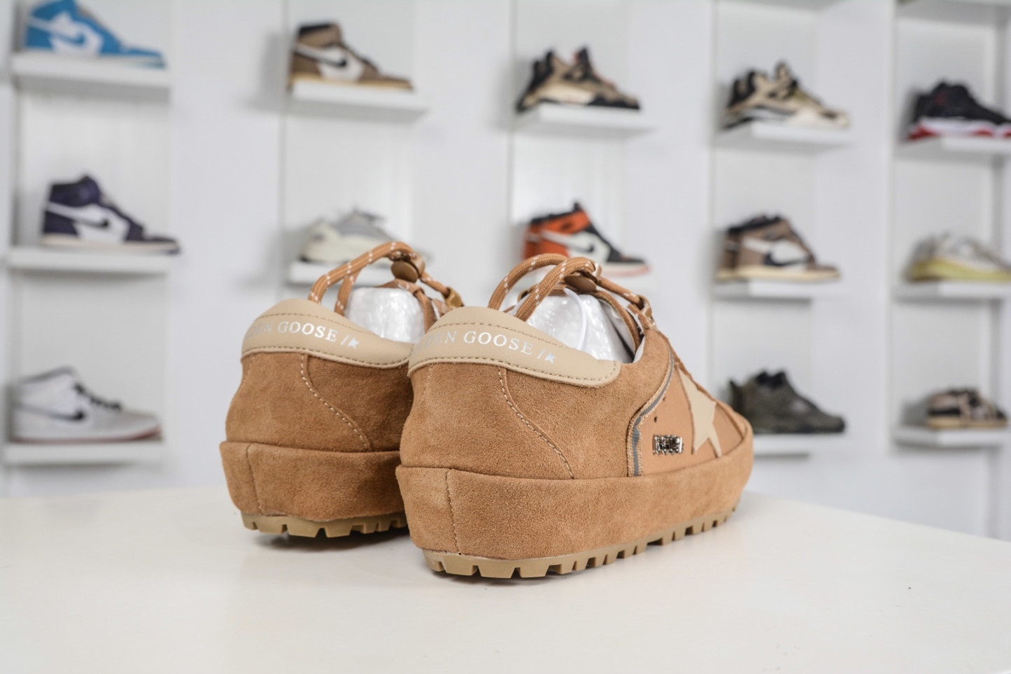 Golden Goose Super-Star 厚底抽繩休閒時尚復古做舊星星板鞋 
Size：35 36 37 38 39 40