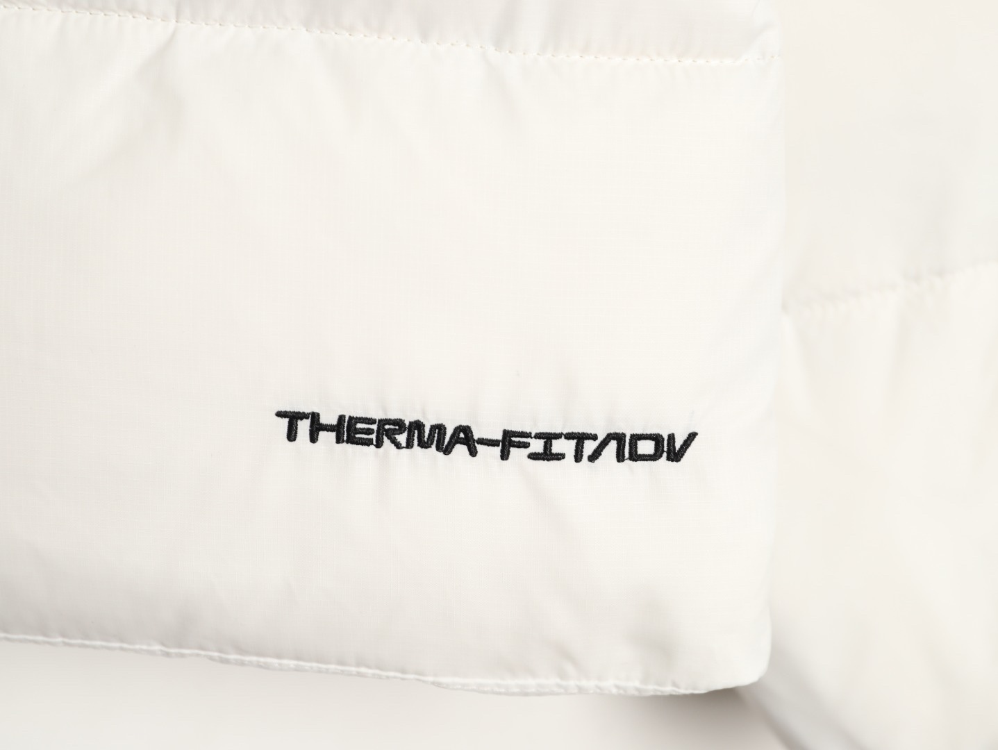 Nike/耐克Windrunner風行者2025經典款新款輕薄連帽羽絨服外套夾克
原版復刻 頂級品質  專櫃尺碼 零下十幾度無壓力 極地防寒防風防水防雪！超級蓬松度 休閒運動 街頭時尚潮流休閒運動連帽保暖短款羽絨服 鎖絨效果好 不拽絨 品質看得見 蓬松度爆表 能在衣物內形成大量空氣隔熱層 輕鬆抵御零下20°C的嚴寒 哪怕極寒天氣也能牢牢鎖住體溫 讓你在冰天雪地中也能溫暖如春 高含絨量帶來極致輕盈的穿著體驗 告別傳統羽絨服的臃腫感 活動自如 溫暖卻不笨重 
L SIZE:S-2XL