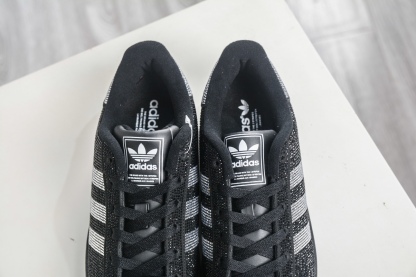 AD Originals Superstar 2 貝殼頭板鞋 
貨號：IH4200
尺碼：35⅓ 36 36⅔ 37⅓ 38 38⅔ 39⅓ 40