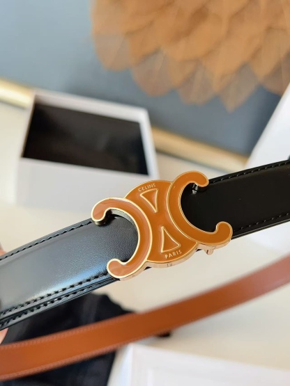 CÉLINE  凱旋門家新款ALIX 中號25毫米雙面腰帶
這款採用牛皮革，滴膠飾面，可拆卸橢圓形搭扣，雙面腰帶，TRIOMPHE雙面飾釘.
寬度：2.5cm