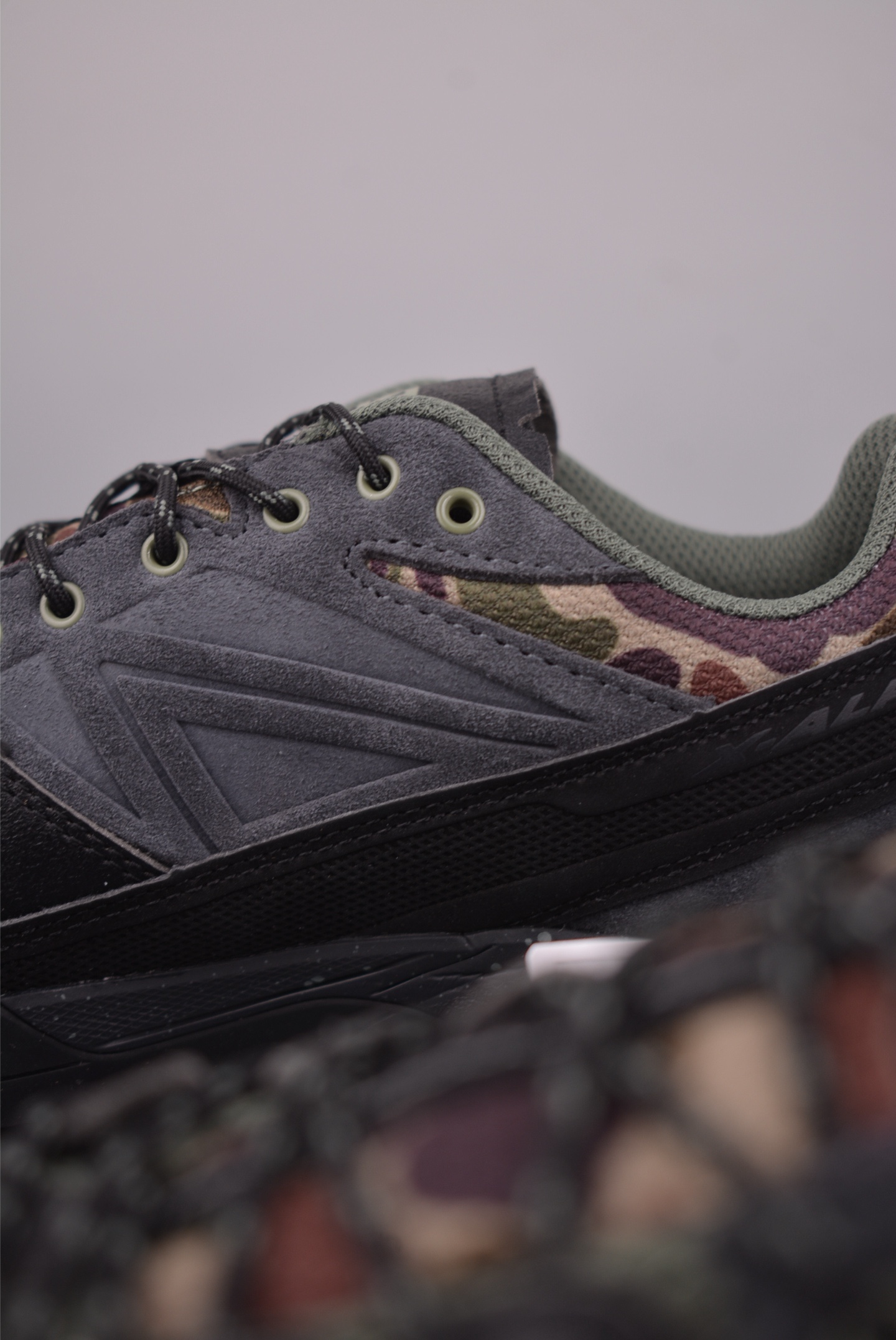 薩洛蒙 X-ALP SUEDE 
探索者系列 
潮流越野機能戶外休閒運動跑步鞋
官方貨號: 491655 283633
尺碼：36 36.5 37 38 38.5 39 40 40.5 41.5 42 42.5 43 44 45 46