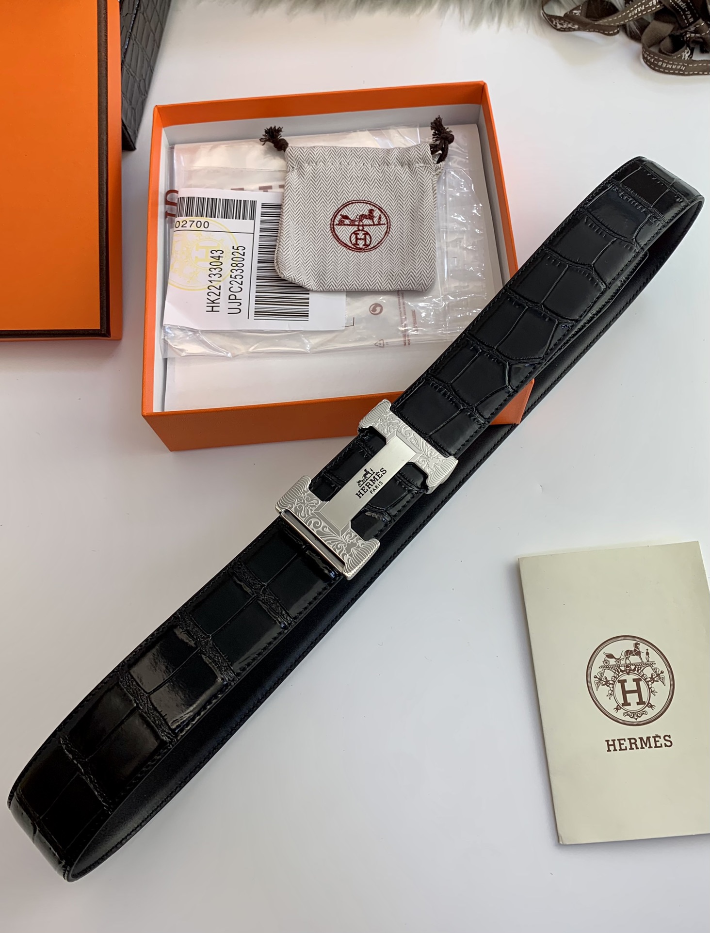 【H家】  原單專櫃款腰帶，進口鰐魚紋咖啡色 腰帶，內襯頭層小牛皮，寬度3.8cm，搭配專櫃新款鋼扣.工藝精湛、手感柔軟、細膩，高端定制，經典之作.