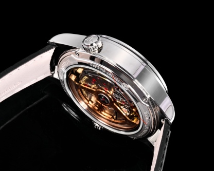 V+ Factory出品
【市場最高版本】JL積家 各路大咖都叫它大醜 其實賦予的是極高贊美 論品味與外觀 在鐘錶界有著舉足輕重的地位 戴出去怎麼都是長臉 各種彰顯品味 Master 地理學家大師系列 Q1428421 復刻版全新升級 多功能腕表 升級Cal.939A機芯 打磨效果更近原裝 升級軸 自動陀為玫金邊 字面紋路清晰 功能：日期顯示 雙時區 動力儲備顯示 316L精鋼  直徑42mm  原裝折疊扣！V+ Factory匠心之作 值得你擁有！