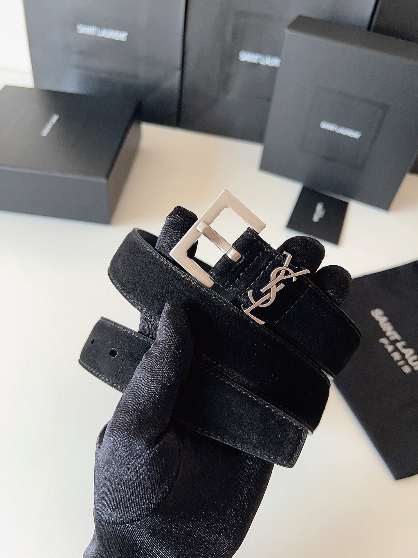
ysl聖羅蘭2026女士新款腰帶，冬季爆款絨面原版皮，方形搭扣配以ysl標識腰帶環，女士冬季必備款，寬度3.0cm
