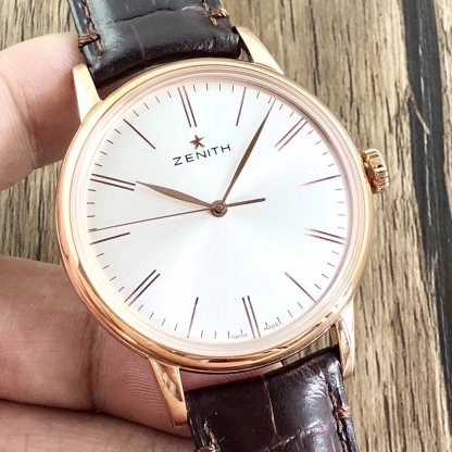 【真力時】菁英系列：一切來得剛剛好！
  機芯：進口9015改制ELITE6150型號-剛剛好
  表殼：原版開模42MM/316L精鋼-剛剛好
  玻璃：弧形雙面防眩處理藍寶石-剛剛好
  字面：字釘鐫刻/鍍銠太陽紋/琢面指針-剛剛好
  皮帶：精選意大利牛皮+膠質底皮-剛剛好
  表扣：原版制動折疊扣-剛剛好
原版開模超級復刻，歷盡兩年時間突破各種工藝難關，到達一切剛剛好的效果！