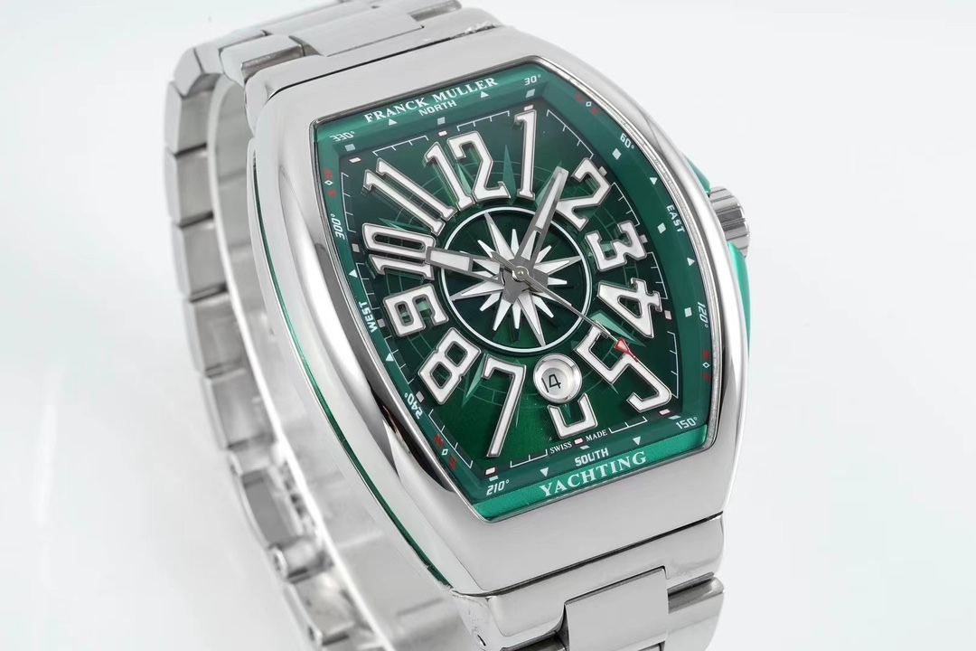 ABF 最高品質 綠遊艇 新款到貨 Franck Muller 法蘭克穆勒 Vanguard Yachting V45遊艇系列 44x54 mm
1.表殼100%原版開模 特別是三明治結構表殼 中間內側 藍色的側槽和把頭位置凸出來的藍色耳位 更是使表殼的製作過程更加困難 然後歷時10個多月經過多次初版校對 終於研發製作成功 完全採用316精鋼製作 而非市場低成本的塑膠模具 
2.本版本V45綠色遊艇字面 真法郎字丁 都是採用原裝1：1高度的數字凹邊內法郎烤真丁 成本高 製作複雜 良品率低 字面下層有放大鏡