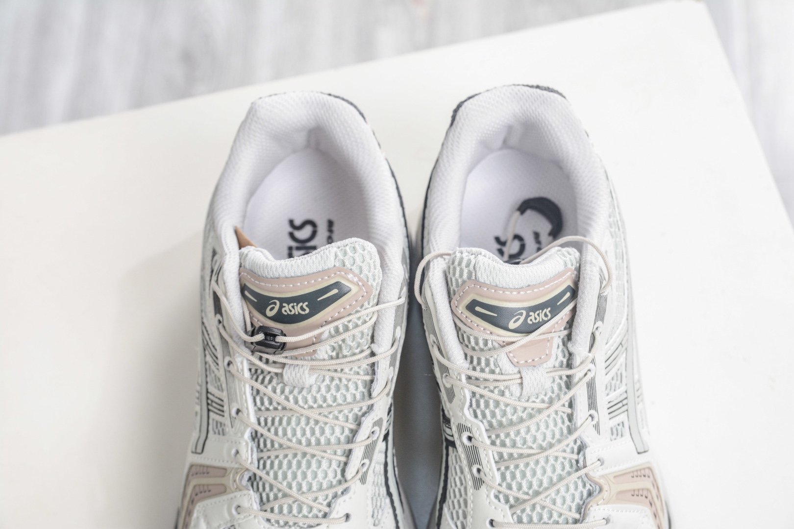 Asics Gel-Kayano 14  亚瑟士运动休闲透气专业跑鞋 
货号:1203A549 021
尺码：36 37 37.5 38 39 39.5 40 40.5 41.5 42 42.5 43.5 44 45