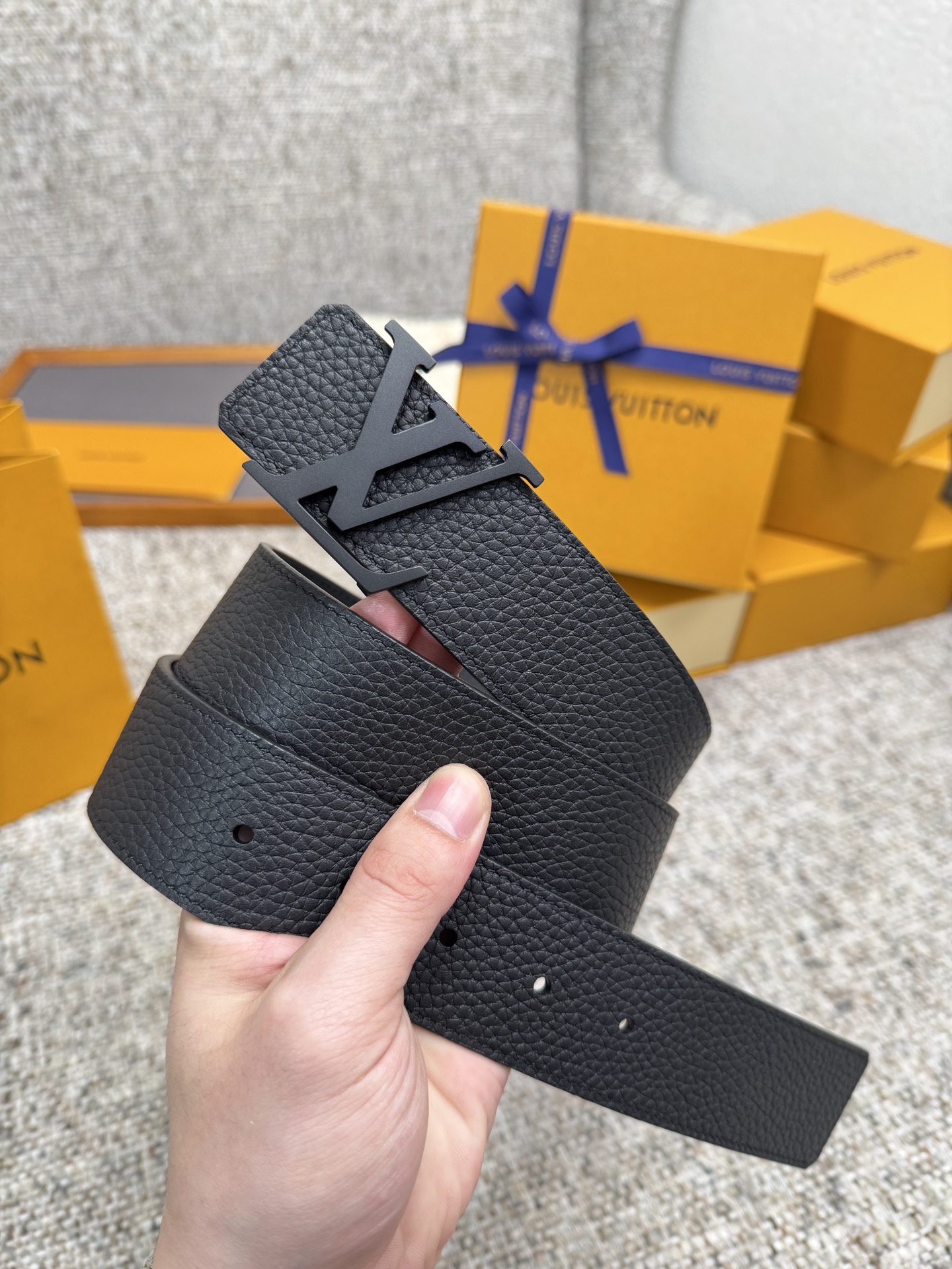 
Louis Vuitton LV腰带 荔枝纹皮底系列 原厂五金 精致手工绘边 柔软舒适 宽4.0