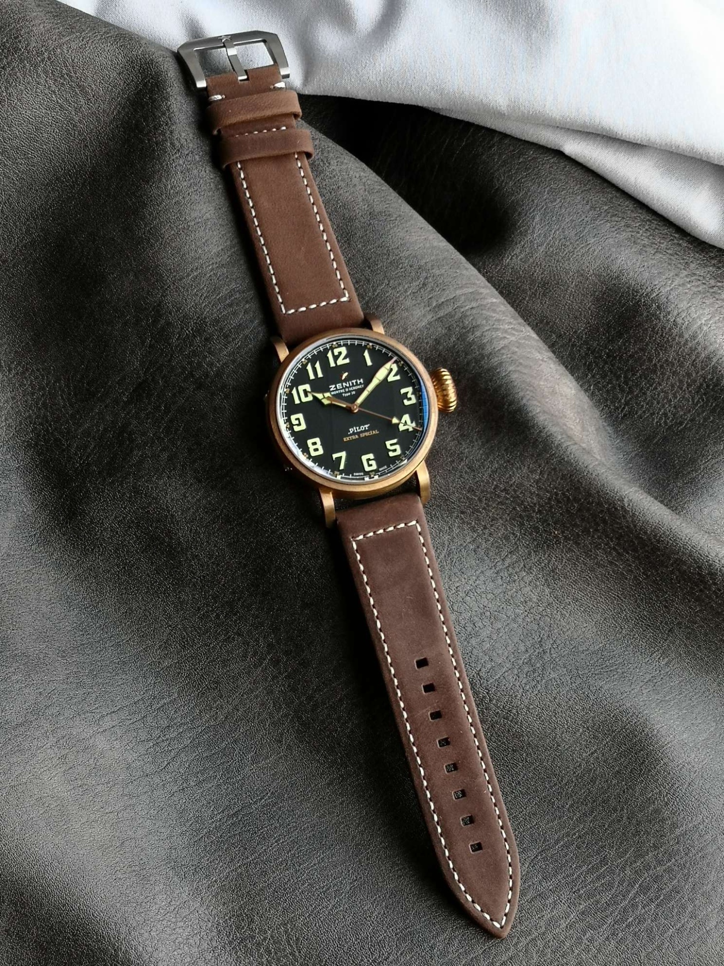 XF限量推薦：真力時飛行員系列29.2430.679/63.1001腕表，青銅表殼，卡其綠色錶盤，9015型自動機械，45毫米。