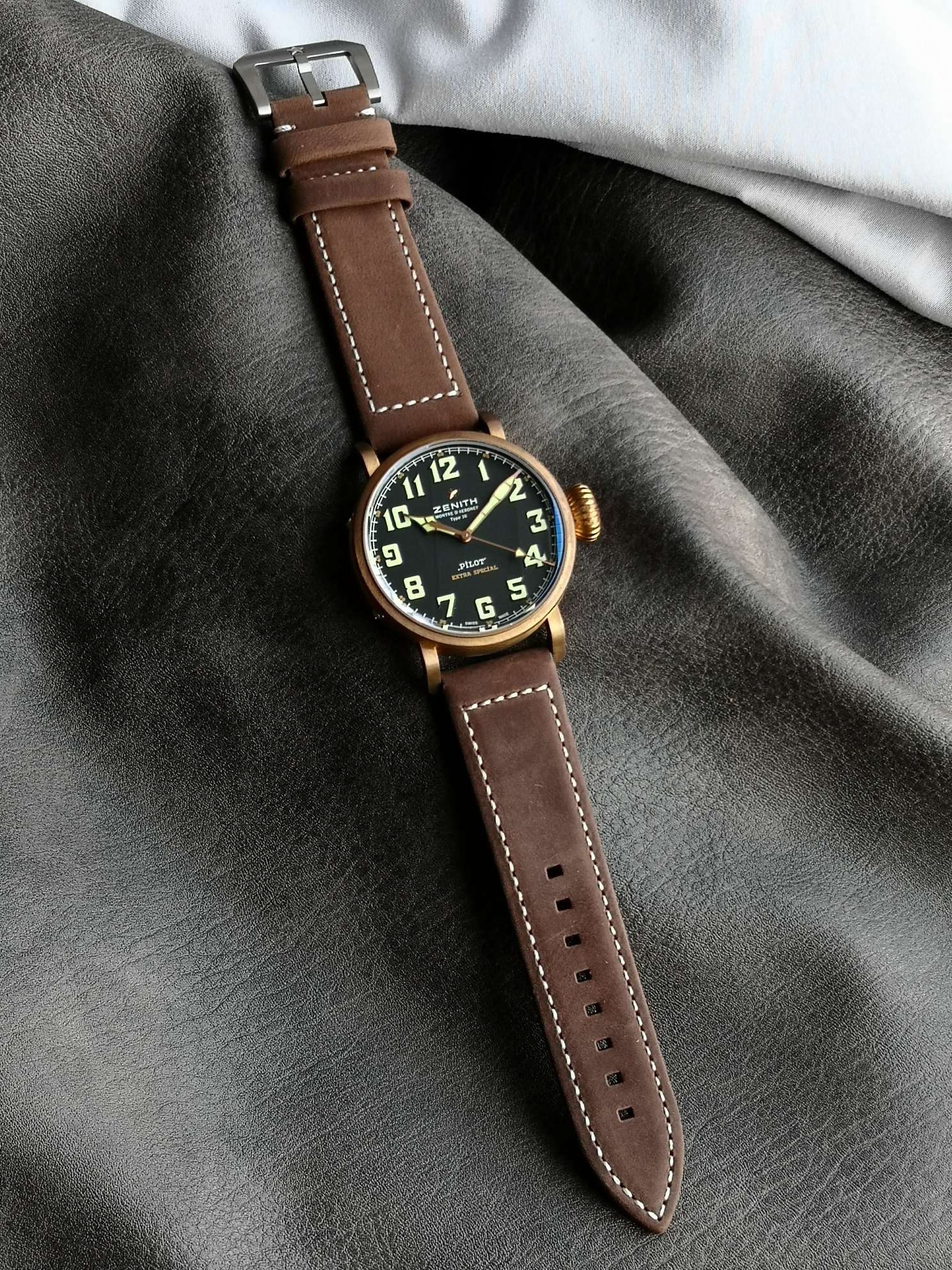 XF限量推薦：真力時飛行員系列29.2430.679/63.1001腕表，青銅表殼，卡其綠色錶盤，9015型自動機械，45毫米。