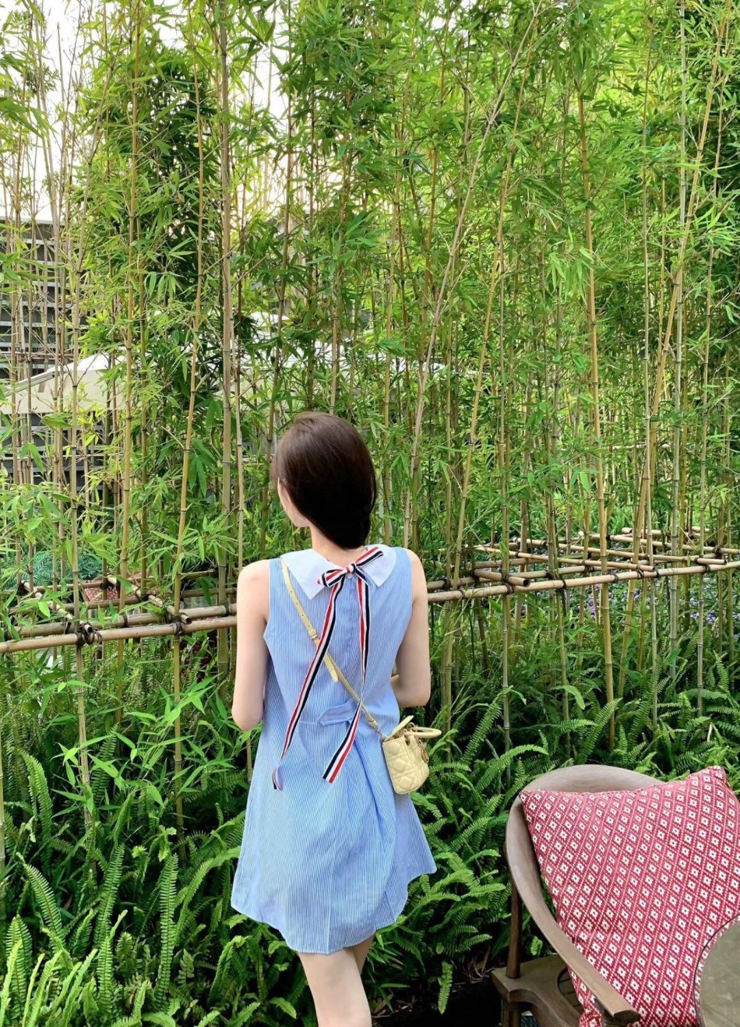 🔝Thom Browne TB 蝴蝶結條紋連衣裙
襯衫裙學院風，領口採用娃娃領設計，三色織帶可以前後裝飾，YB購買對版對標出版，定制面料，區別市場通貨。
尺碼：1 2 3