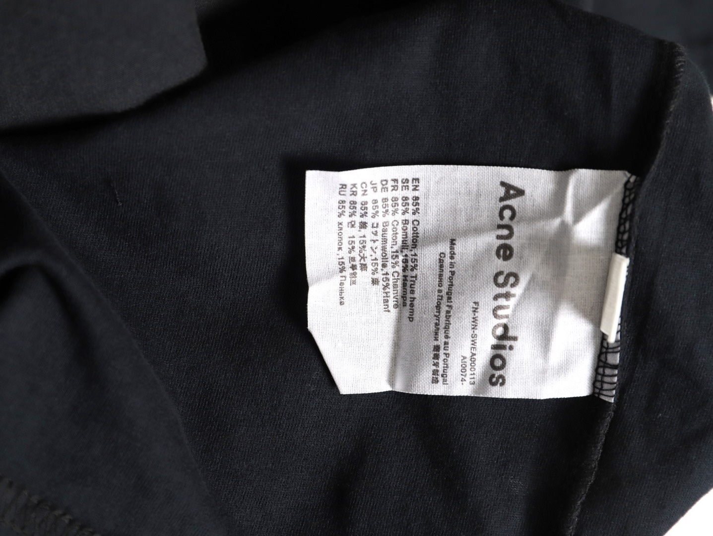 🔝Acne Studios 26SS 1996字母印花短袖T恤
面料是定制定染的32支220g原版雙紗棉，胚布經過高盂環保染色，裁大貨前還要進行高溫環縮水，降低縮水率的同時使得手感更柔軟舒適，印花方面必須五層膠漿，第一遍必須為進口打底漿，填平布料上極為細小的線洞，再由高溫床烤乾再劇頗色，採用油墨因熱平網印花，一共刷五層，每一層間隔為時間為30分鐘，才能保證出來的成品保持原版的質感，全套開發輔料
尺碼：S-XL