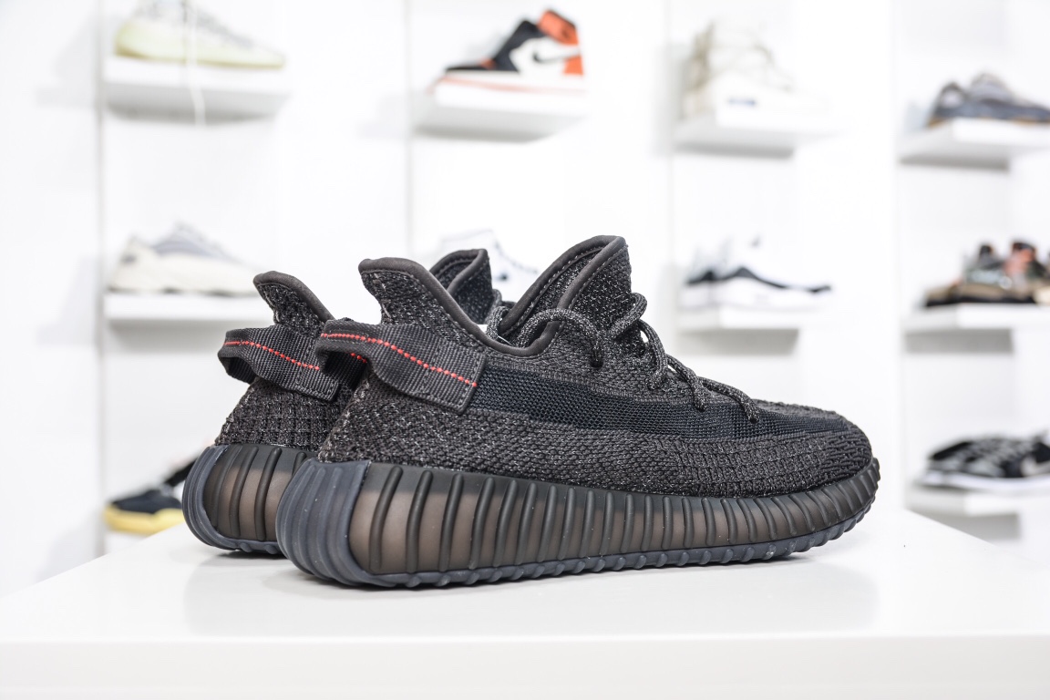 

【顶级版本】Adidas Yeezy Boost 350V2 黑满天星
  市面做好的版本 品控细节无敌 
上脚踩屎感无敌 夏季鞋柜主力👏

货号：FU9007
尺码：36 36 36.5 37 38 38.5 39 40 40.5 41 42 42.5 43 44 44.5 45 46 46.5 47 48