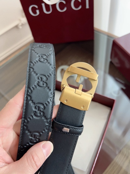 Gucci 古馳 自動平滑扣腰帶 精鋼打造五金 寬度35MM寬 雙面頭層牛皮 自由裁剪設計。