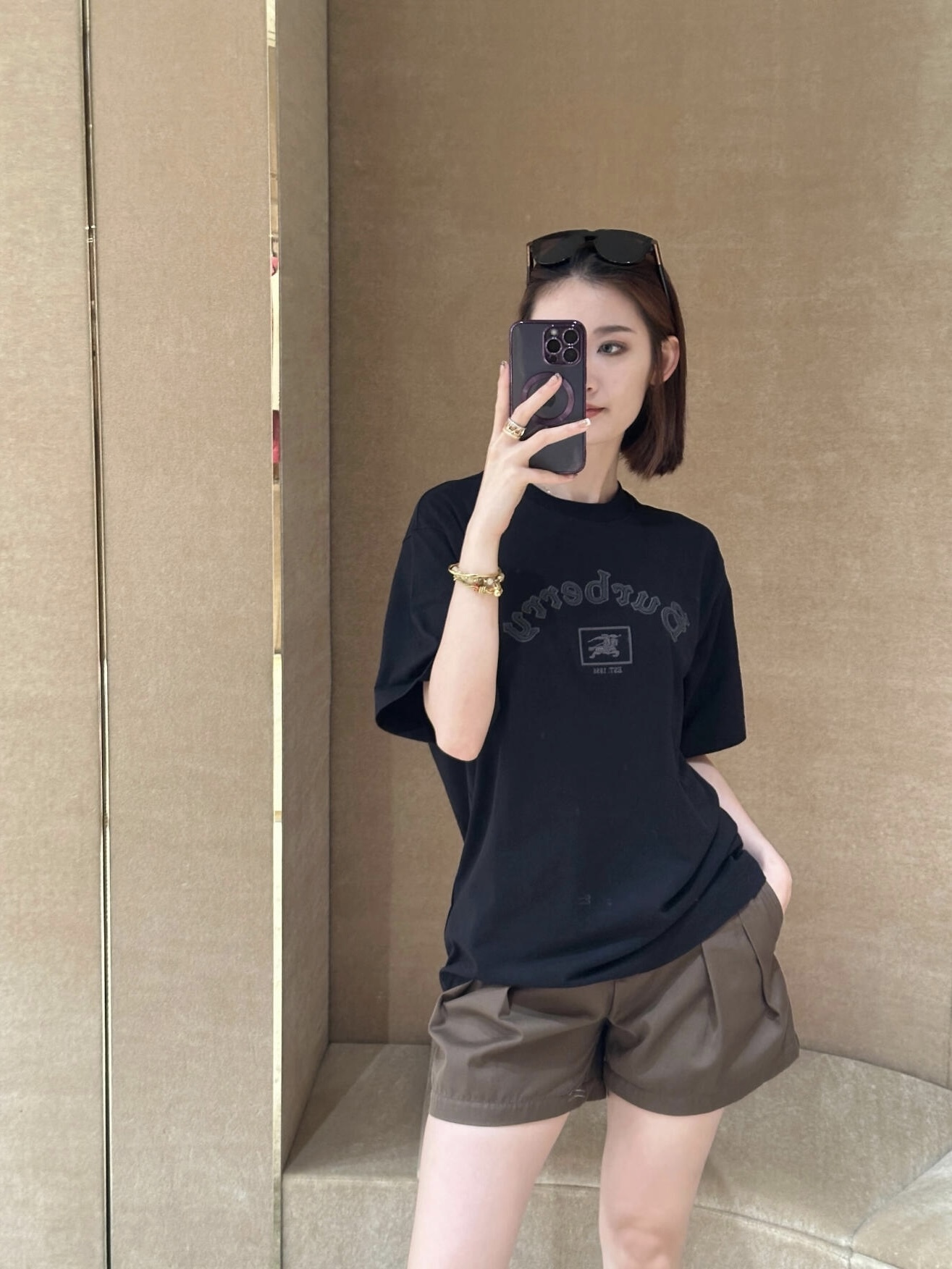 🔝BURBERRY巴寶莉BBR 哥特體刺繡短袖T恤
正品4550購入，100%洗後維斯棉235克，舒彈羅紋285克，進口刺繡，面料酵洗，定制1：1商標，寬松版型
B Size：S-XL