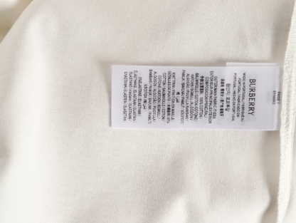 🔝BURBERRY巴寶莉BBR 哥特體刺繡短袖T恤
正品購入，100%洗後維斯棉235克，舒彈羅紋285克，進口刺繡，面料酵洗，定制1：1商標，寬松版型
B Size：S-XL