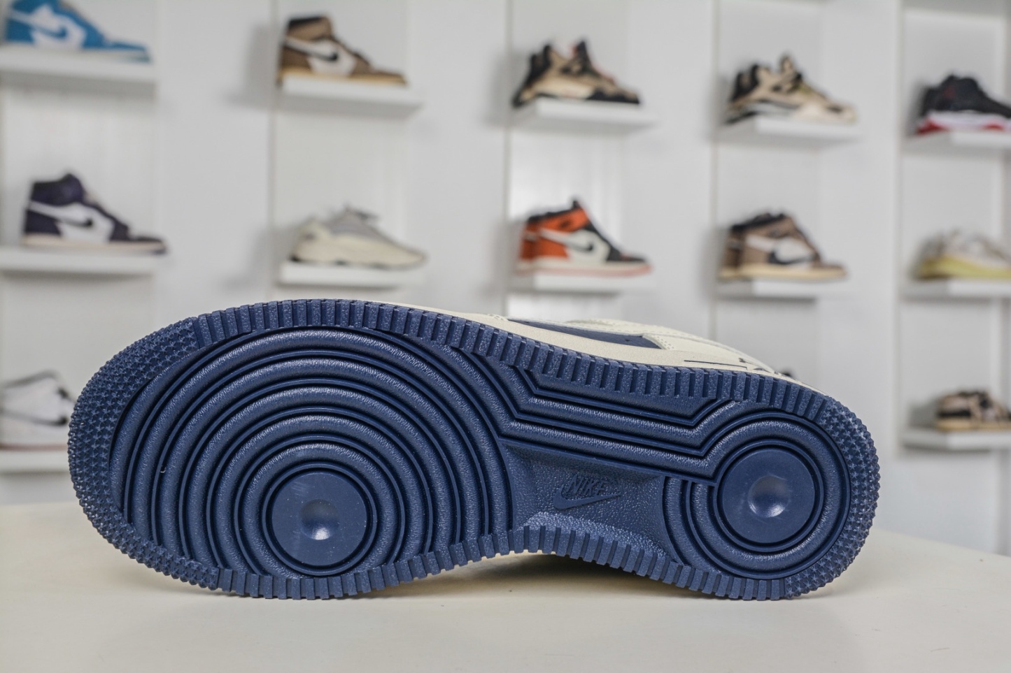 Nike Air Force 1 Low 07 x Balenciaga 巴黎世家聯名-米白藏藍  
貨號：DN1688 817
Size：36 36.5 37.5 38 38.5 39 40 40.5 41 42 42.5 43 44 44.5 45