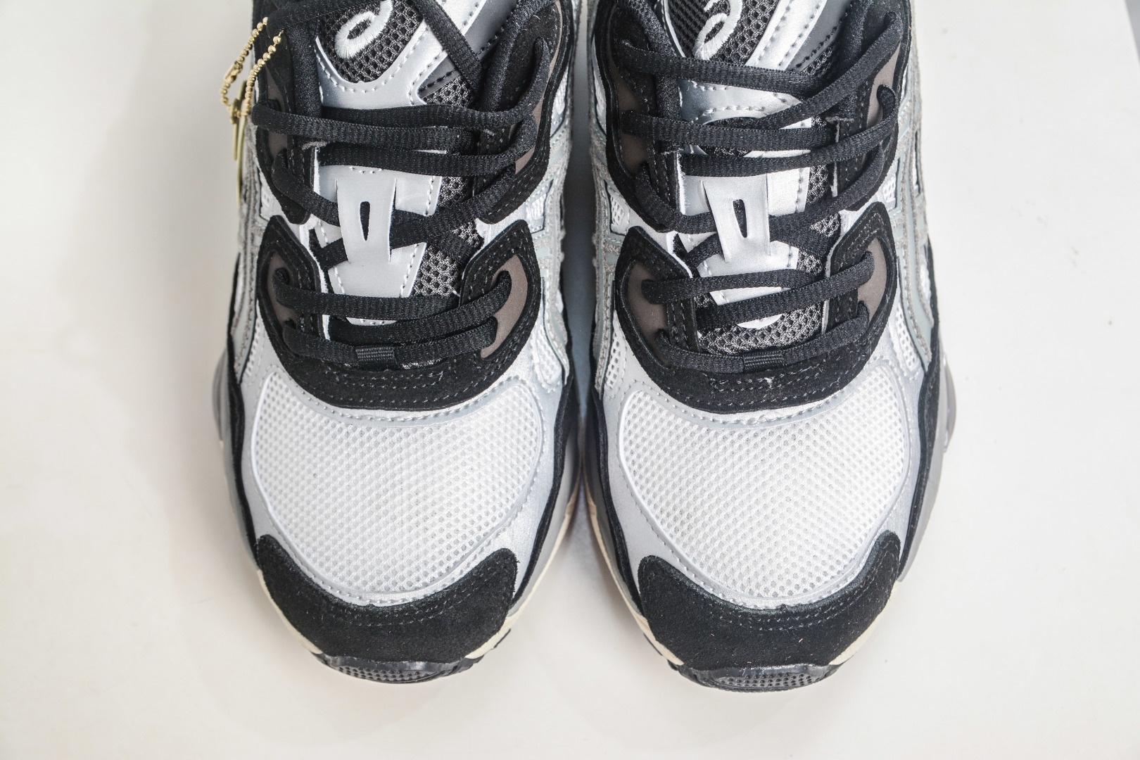 Asics Gel-NYC 亞瑟士運動休閒透氣專業跑鞋 
貨號: 1203A789 750
尺碼：36 37 37.5 38 39.5 40 40.5 41.5 42 42.5 43.5 44 45