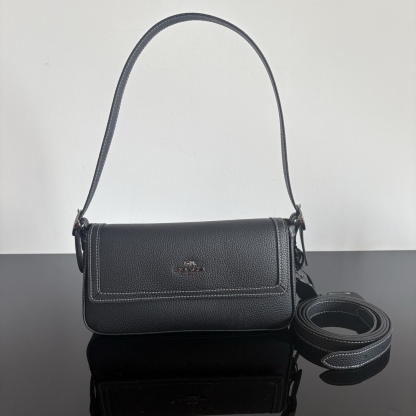 
【新品】COACH/蔻馳奧萊女士ETTA25號翻蓋單肩包腋下包高級通勤 CCV64尺寸25*13.5*6