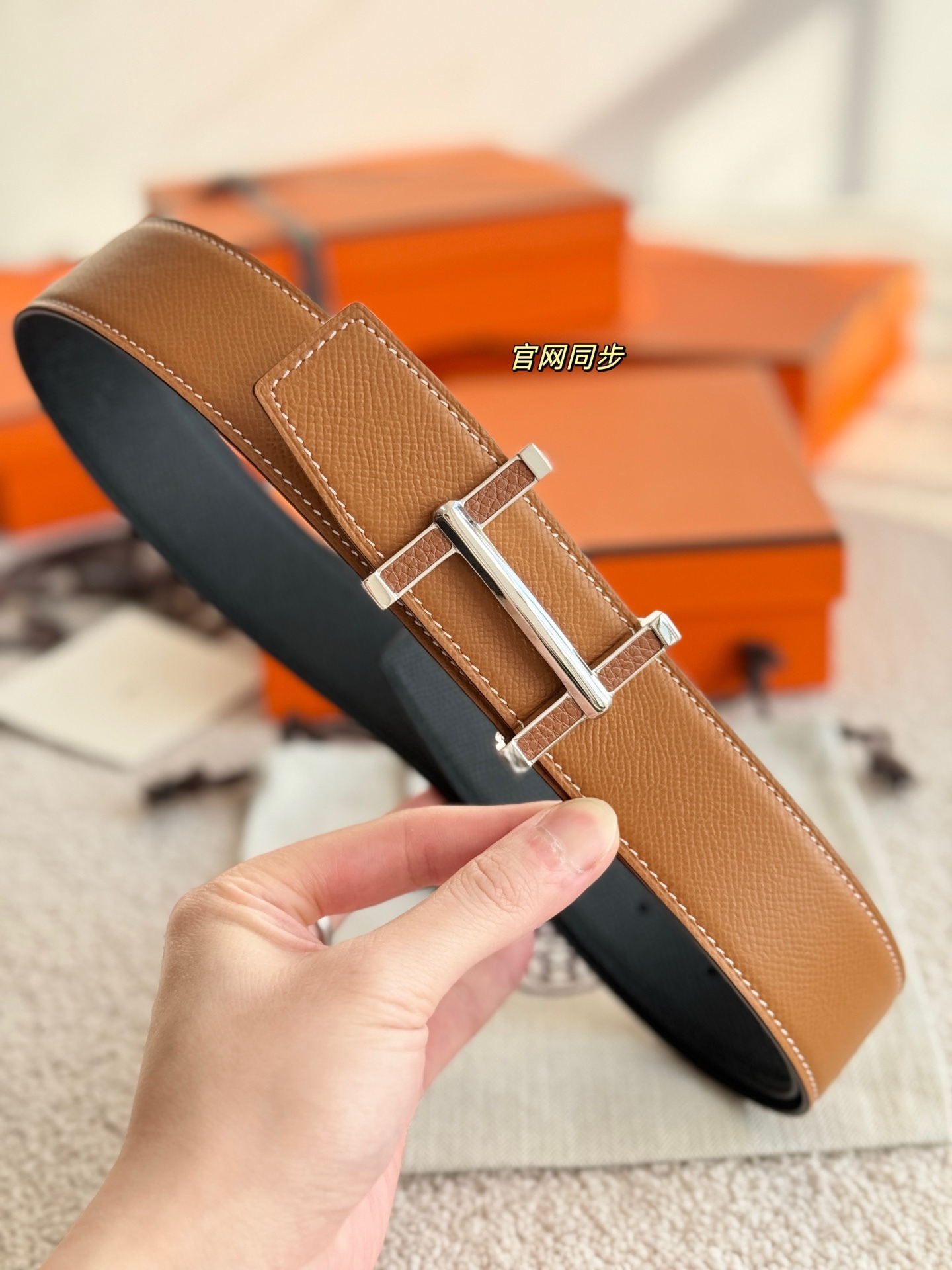 
❤️款 （ Y AA 080 ）Flibustier 精品五金 搭配双面进口 TOGO皮 宽度38MM 以其精湛工艺高品质材料和经典设计备受推崇 是男士腰带顶级选择 简约大气 适合商务和休闲场合 产品手感细腻 不仅是实用配饰 更是身份与品味的象征 ❤️