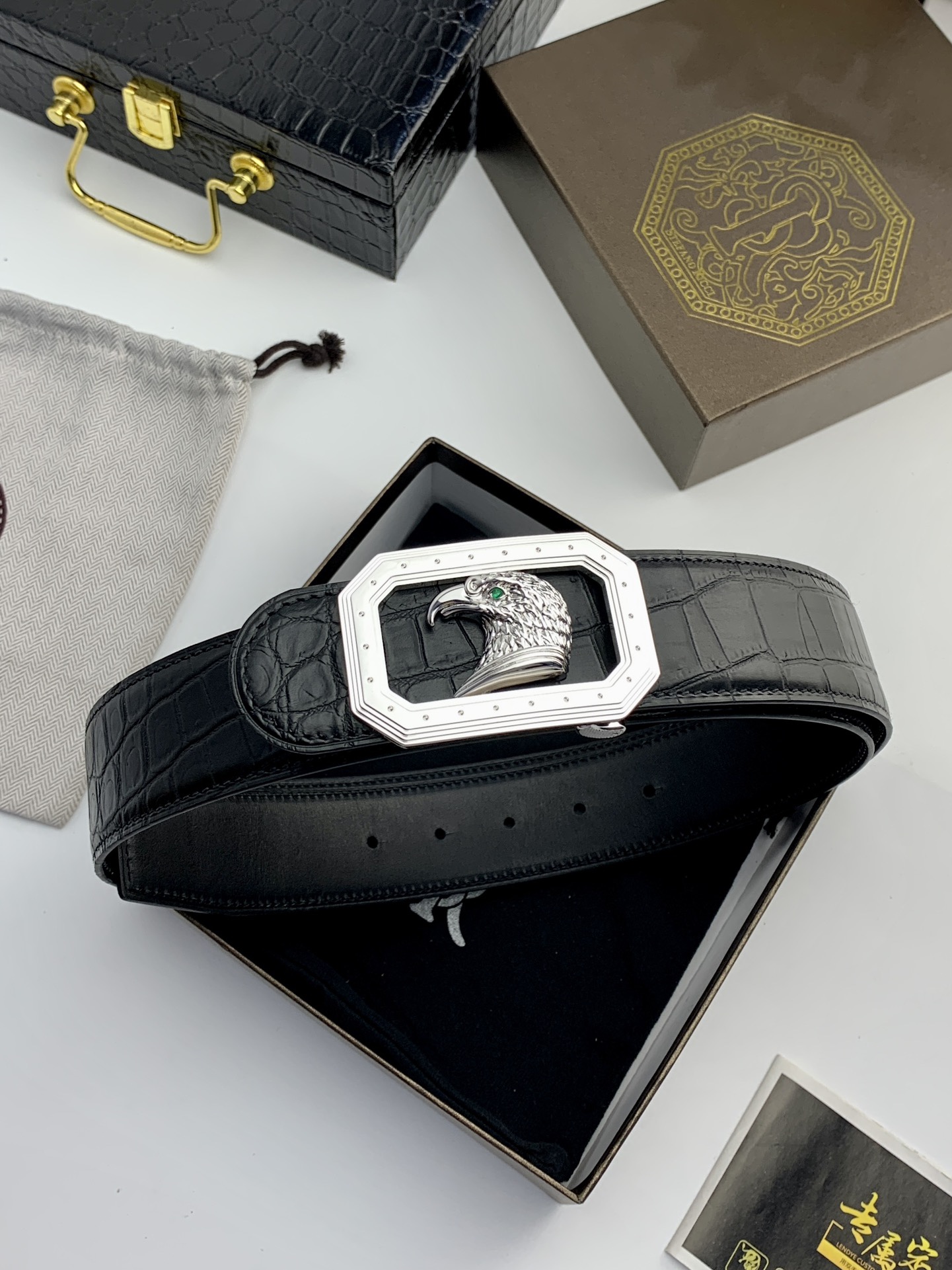 【史蒂芬】原版鰐魚紋牛皮腰帶，搭配新款不鏽鋼鷹頭扣，寬度3.8cm，雙面可用，無夾層，長度不可調節，需要選擇合適的尺碼。具有獨特吸引力！