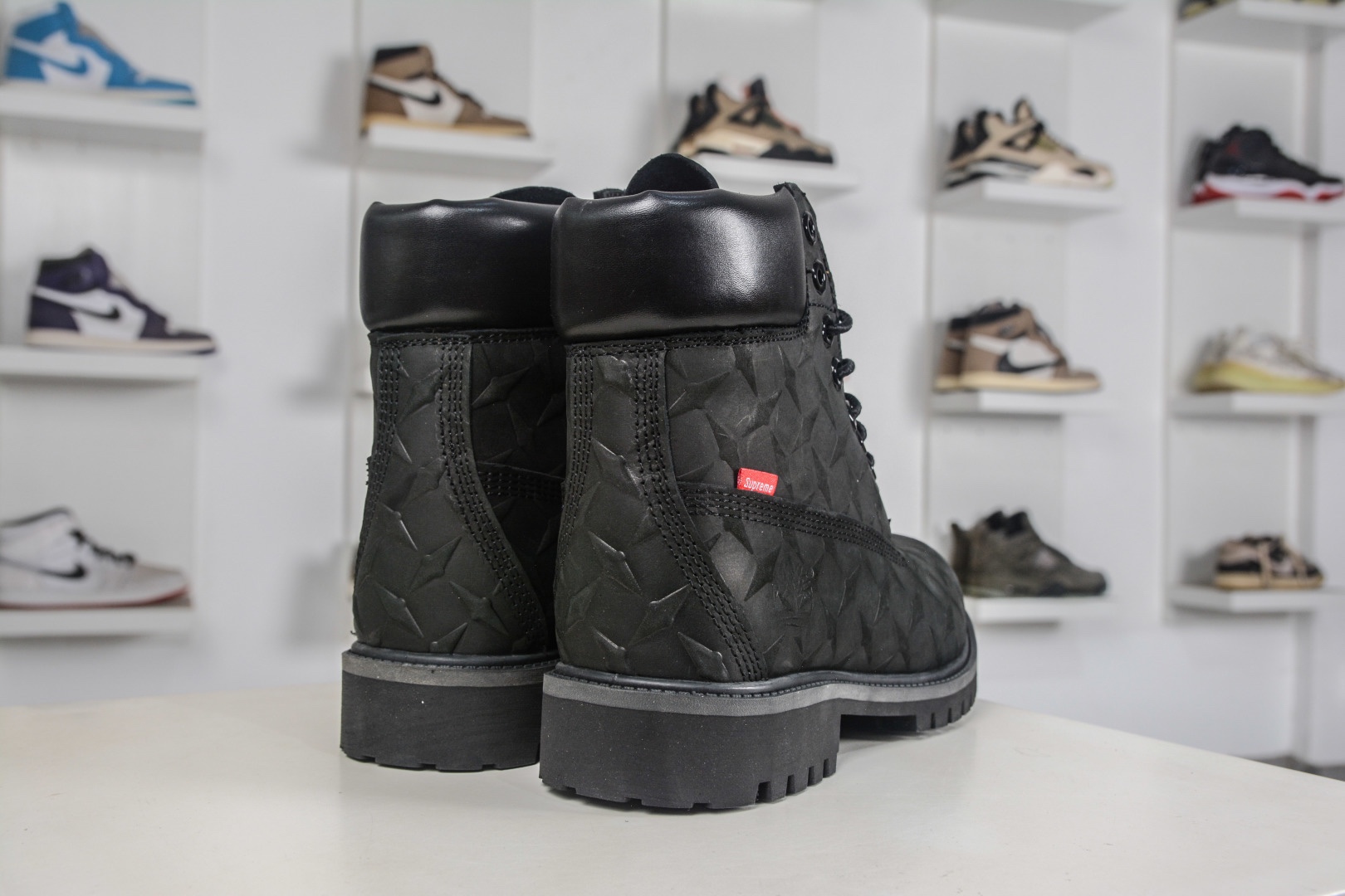 Supreme x Timberland 6 Inch Leather Boots"Black"添柏嵐經典戶外 
貨號: TB 010061 713
尺碼 39 39.5 40 41 41.5 42 43 44 45