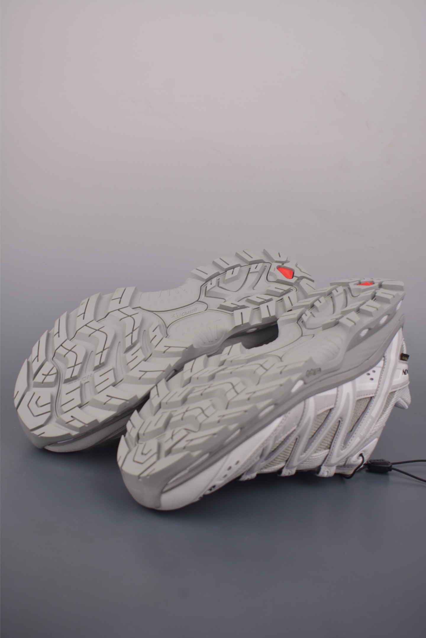 薩洛蒙 Salomon XT 
QUEST GTX 探索者系列 
潮流越野機能戶外休閒運動跑步鞋
官方貨號: 474296
尺碼：36 36.5 37 38 38.5 39 40 40.5 41.5 42 42.5 43 44 44.5 45