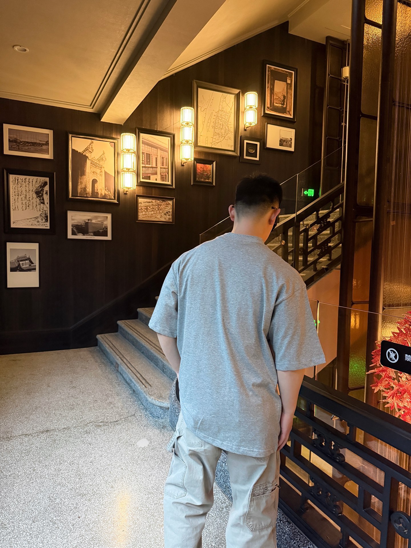 🔝BALENCIAGA巴黎世家BLCG 側邊草體字母短袖T恤
正品購入開發，40支雙紗巴黎棉210克，1*1配套十字羅紋280克，進口刺繡，面料酵洗，定制1：1商標，寬松版型
B Size：S-XL