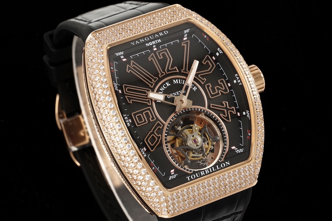 ABF 最新款 頂級復刻 法蘭克穆勒V45 Vanguard陀飛輪系列 歷時多年研發機芯 
1 1:1 超級復刻原裝複雜法穆蘭陀飛輪機芯 細節完美到位 打造正品機芯獨具的雙發條盒 超薄工藝 
2超長72小時動力儲存 告別每天手動上鏈 高端玩家的定制款 把頭上鏈30個半圈 發條盒為滿 不需要過度上鏈 
3 千錘百鍊 316L精鋼表殼 超薄表殼 與原裝一致厚度 彎曲弧度 更加貼合手腕 佩戴舒適 
4 純正進口意大利小牛皮 貼合手感品質一流的進口氟橡膠錶帶 與正版全完通用互換
5瑞士工程師 原版機芯拆解 一比一