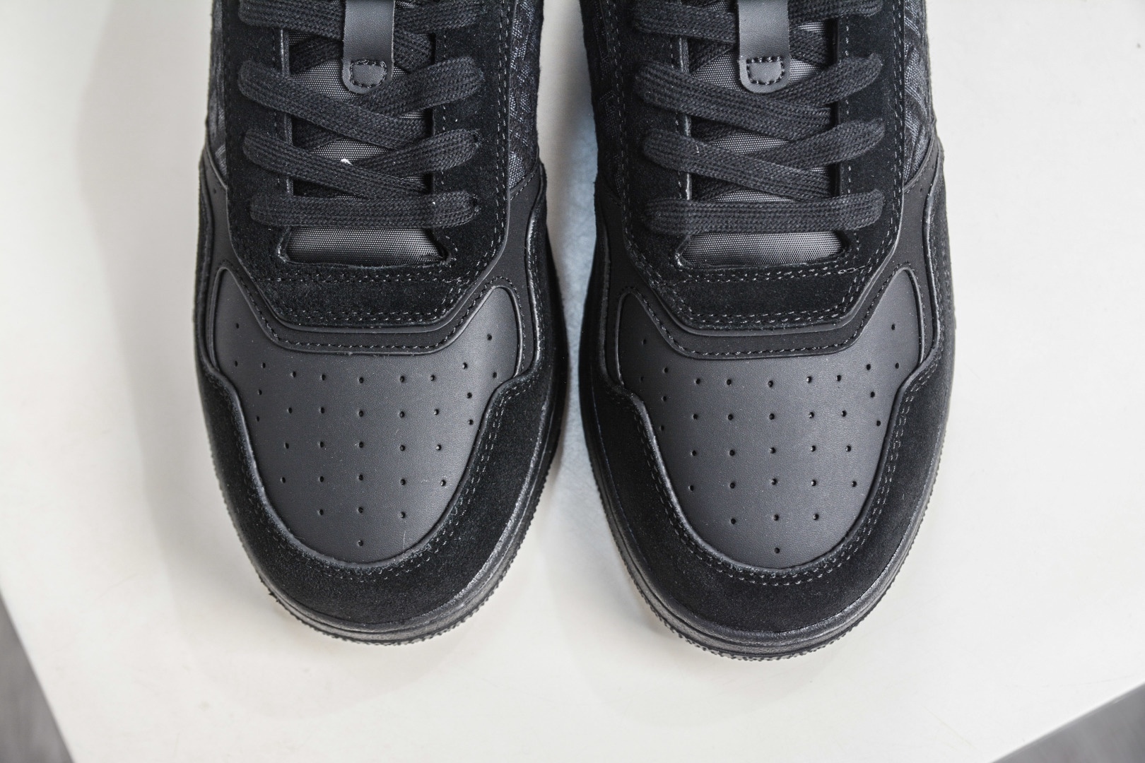 迪奧/Dior B27 Oblique Galaxy Low Top Sneakers B27系列低幫復古真皮百搭運動休閒板鞋 
貨號：3SN272ZIR16536
尺碼：38 39 40 41 42 43 44 45 46