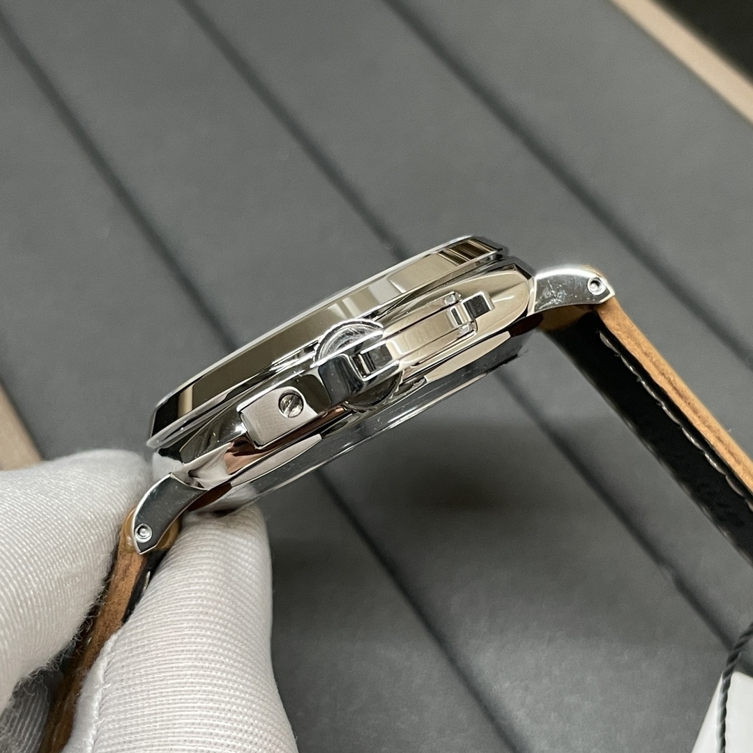 VS新品：沛納海 PAM904整個殼身厚度得以降低近四成！不設限，最纖薄！不循規，42mm男女可佩戴！太陽放射紋錶盤活力優雅，纖薄身軀佩戴輕便舒適，金針設計精巧簡約大氣。適合亞洲人手腕!