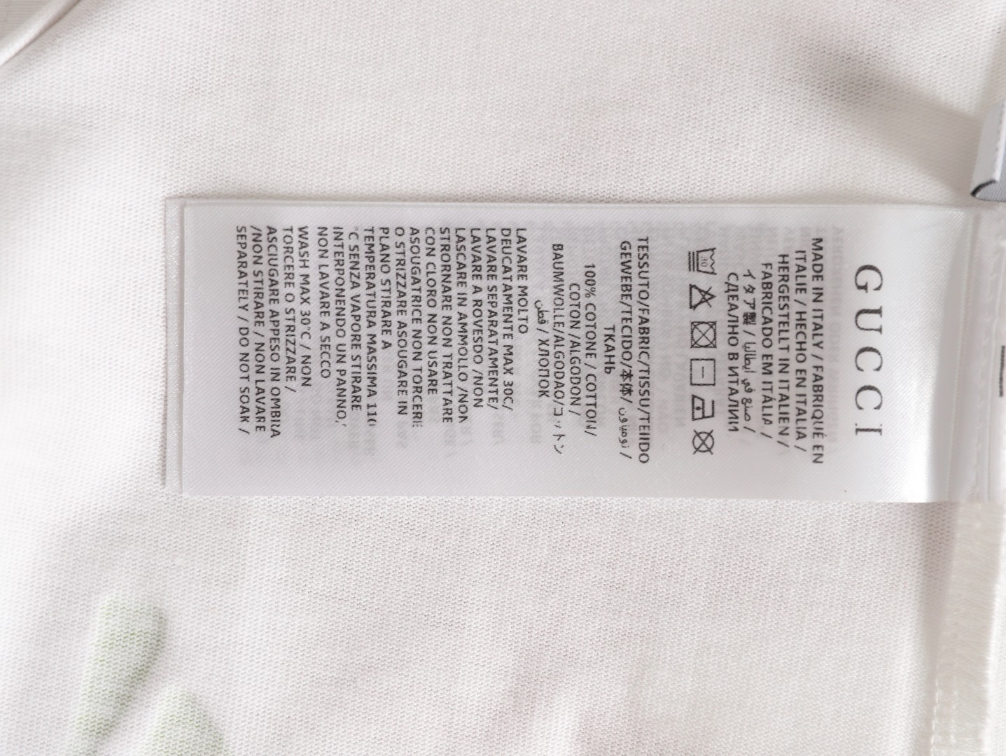 Gucci/古馳 25ss 綠色發泡印花短袖
GUCCI新款T恤採用重磅白色針織棉製成，通體檸檬綠Gucci刺繡倍添清新氣息。
A Size:S-XL