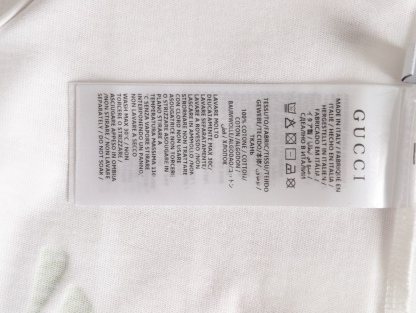 Gucci/古馳 25ss 綠色發泡印花短袖
GUCCI新款T恤採用重磅白色針織棉製成，通體檸檬綠Gucci刺繡倍添清新氣息。
A Size:S-XL