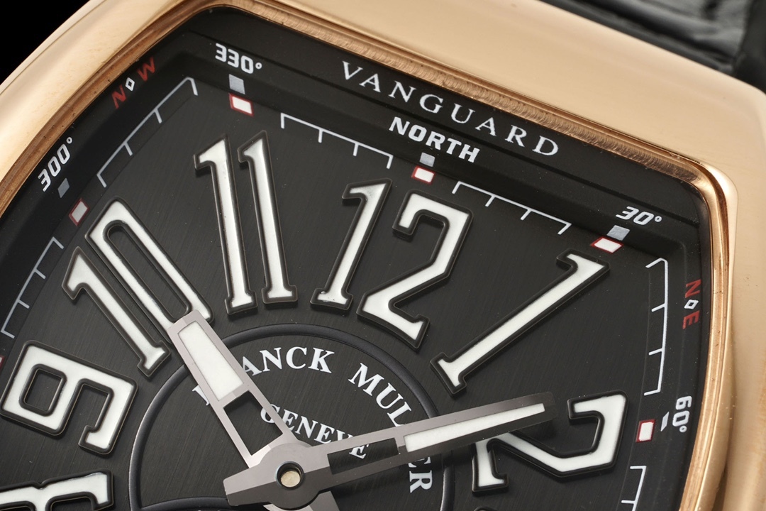 RMS最新款 頂級復刻 法蘭克穆勒V45 Vanguard陀飛輪系列 歷時多年研發機芯 
1 1:1 超級復刻原裝複雜法穆蘭陀飛輪機芯 細節完美到位 打造正品機芯獨具的雙發條盒 超薄工藝 
2超長72小時動力儲存 告別每天手動上鏈 高端玩家的定制款 把頭上鏈30個半圈 發條盒為滿 不需要過度上鏈 
3 千錘百鍊 316L精鋼表殼 超薄表殼 與原裝一致厚度 彎曲弧度 更加貼合手腕 佩戴舒適 
4 純正進口意大利小牛皮 貼合手感品質一流的進口氟橡膠錶帶 與正版全完通用互換
5瑞士工程師 原版機芯拆解 一比一甲