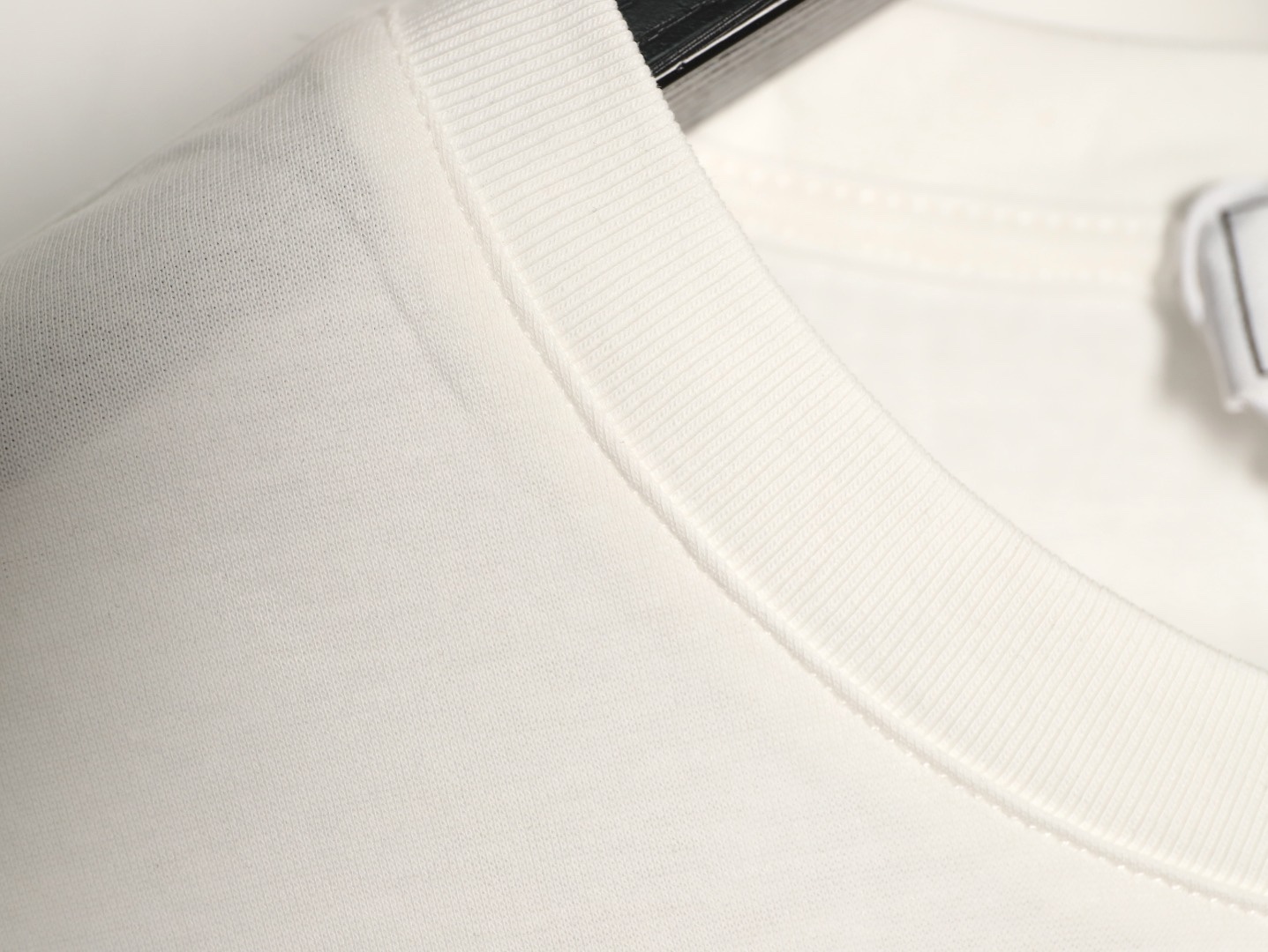 🔝HERMES愛瑪仕 真皮H字貼片短袖T恤正品購入，21支洗後維斯棉190克，1*1羅紋230克，面料拼接，模板刺繡，定制1：1真皮皮標，定制1：1商標，寬松版型
B Size：S-XL