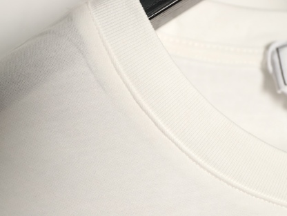 🔝HERMES愛瑪仕 真皮H字貼片短袖T恤正品購入，21支洗後維斯棉190克，1*1羅紋230克，面料拼接，模板刺繡，定制1：1真皮皮標，定制1：1商標，寬松版型
B Size：S-XL