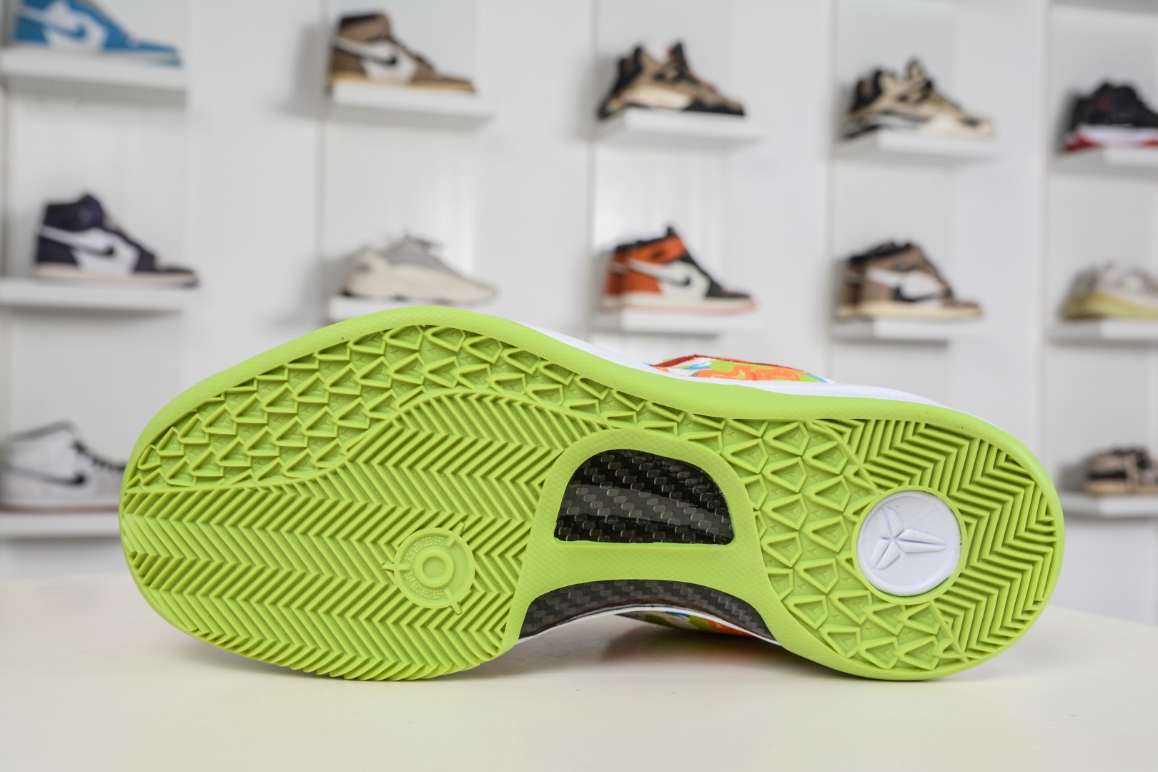 Nike Zoom Kobe VIII 馬年限定 CNY新年款 低幫復刻實戰運動低幫文化籃球鞋 內置元年緩震氣墊 
貨號: HF2793 007
Size：38 38.5 39 40 40.5 41 42 42.5 43 44 44.5 45 46