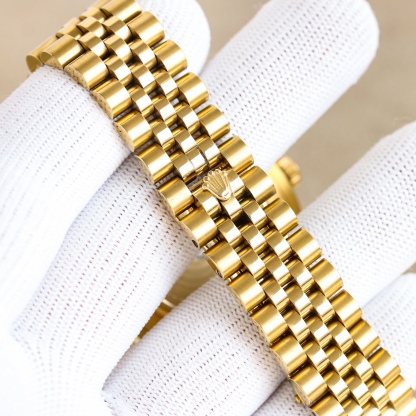 年度新款強力推薦
🔥經典日誌系列-多功能腕表🔥
防表屆最高版本⌚️勞力士⌚️ 複雜系列六針男表[愛心]爆款[愛心] 多功能腕表。
1⃣️搭載原裝進口9100星期月份月相動能功能機芯機械表！
2⃣️錶盤上採用經典獨家高級奢華稜紋 突顯出這款腕表的華貴氣質[呲牙]
3⃣️錶帶採用進口316鋼帶腕表！
4⃣️表鏡採用雙卜藍寶石鏡面！
5⃣️透視底蓋！
6⃣️直徑41毫米，厚度10毫米！
腕表功能匯集星期/月份/日期/月亮/太陽等功能於一身，最佳男士商務腕表真正的標配！為高端腕表的代表之作！
榮譽出品 尊