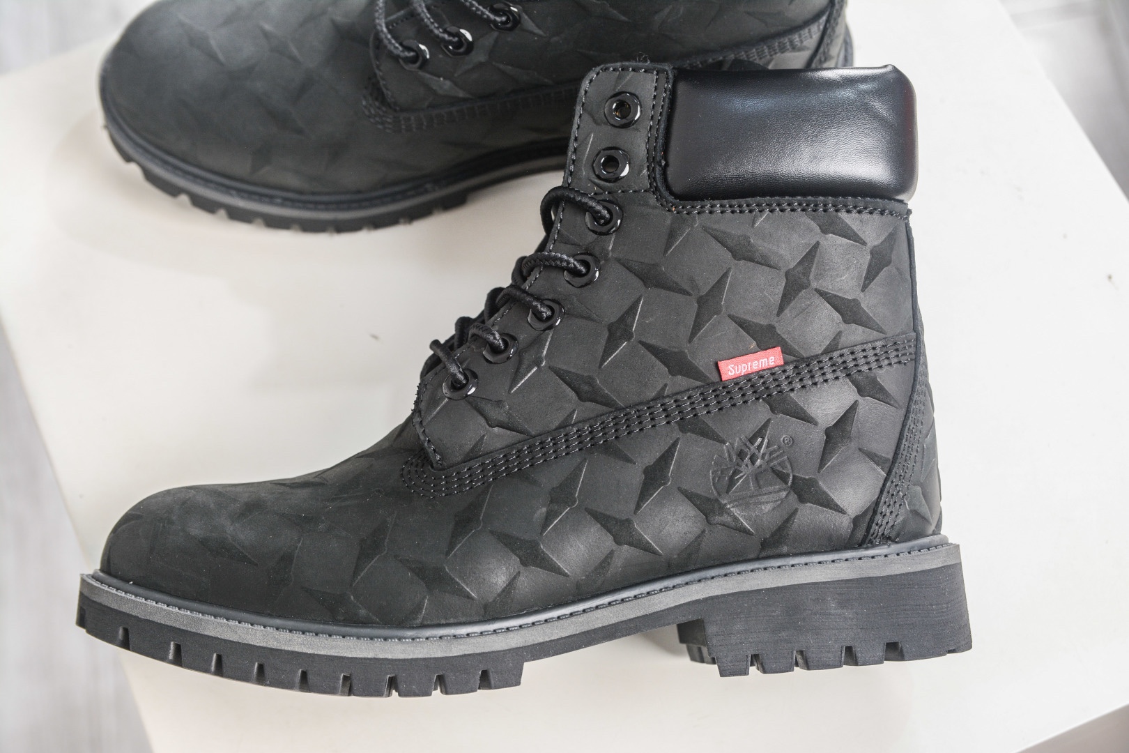 Supreme x Timberland 6 Inch Leather Boots"Black"添柏嵐經典戶外 
貨號: TB 010061 713
尺碼 39 39.5 40 41 41.5 42 43 44 45