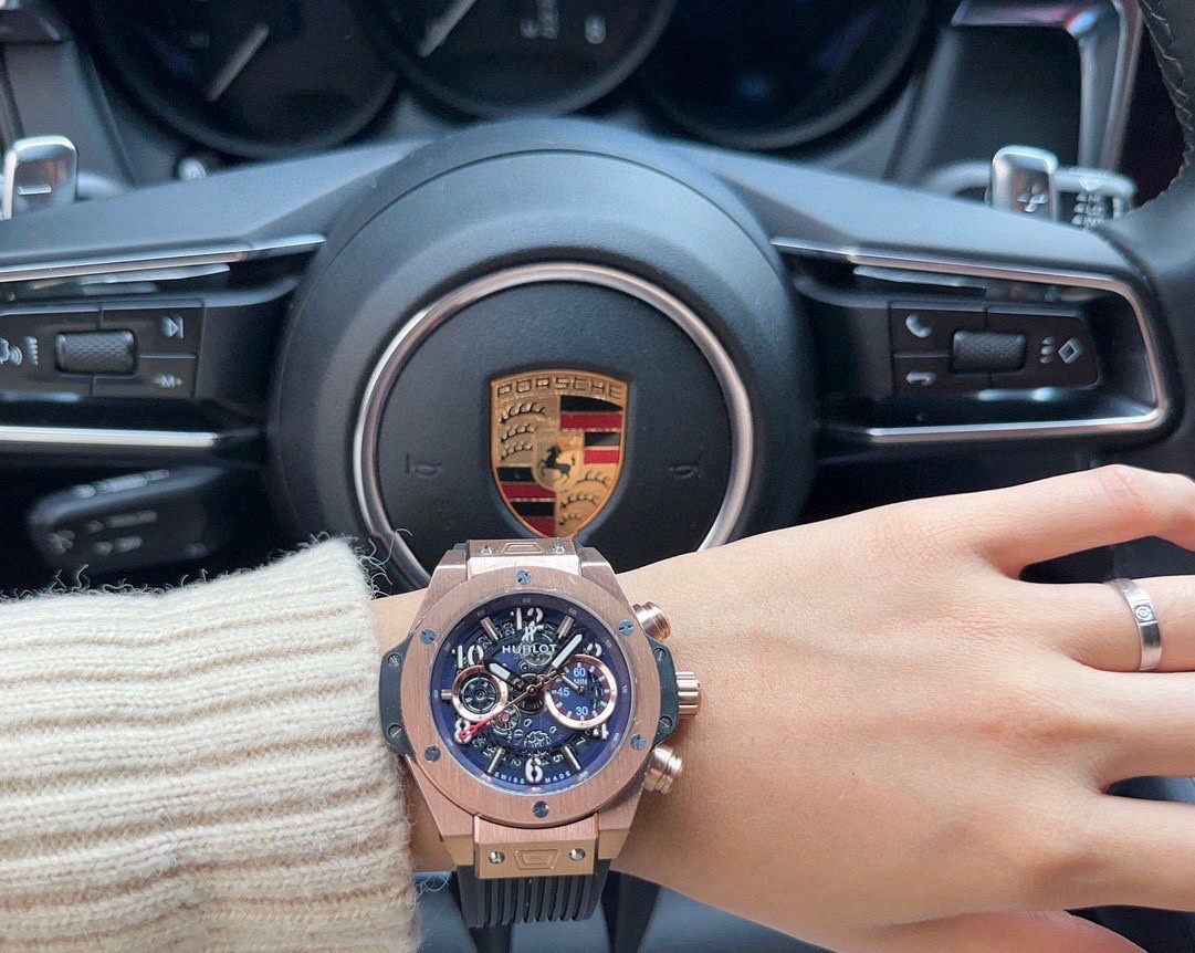 恆寶 Hublot精品男士腕表，勁爆鏤空設計，技藝精湛，獨具匠心，尊貴大氣，紳士風範。採用全自動機械機芯，頂級316精鋼表殼，天然橡膠錶帶，礦物質超強鏡面，尺寸43*13