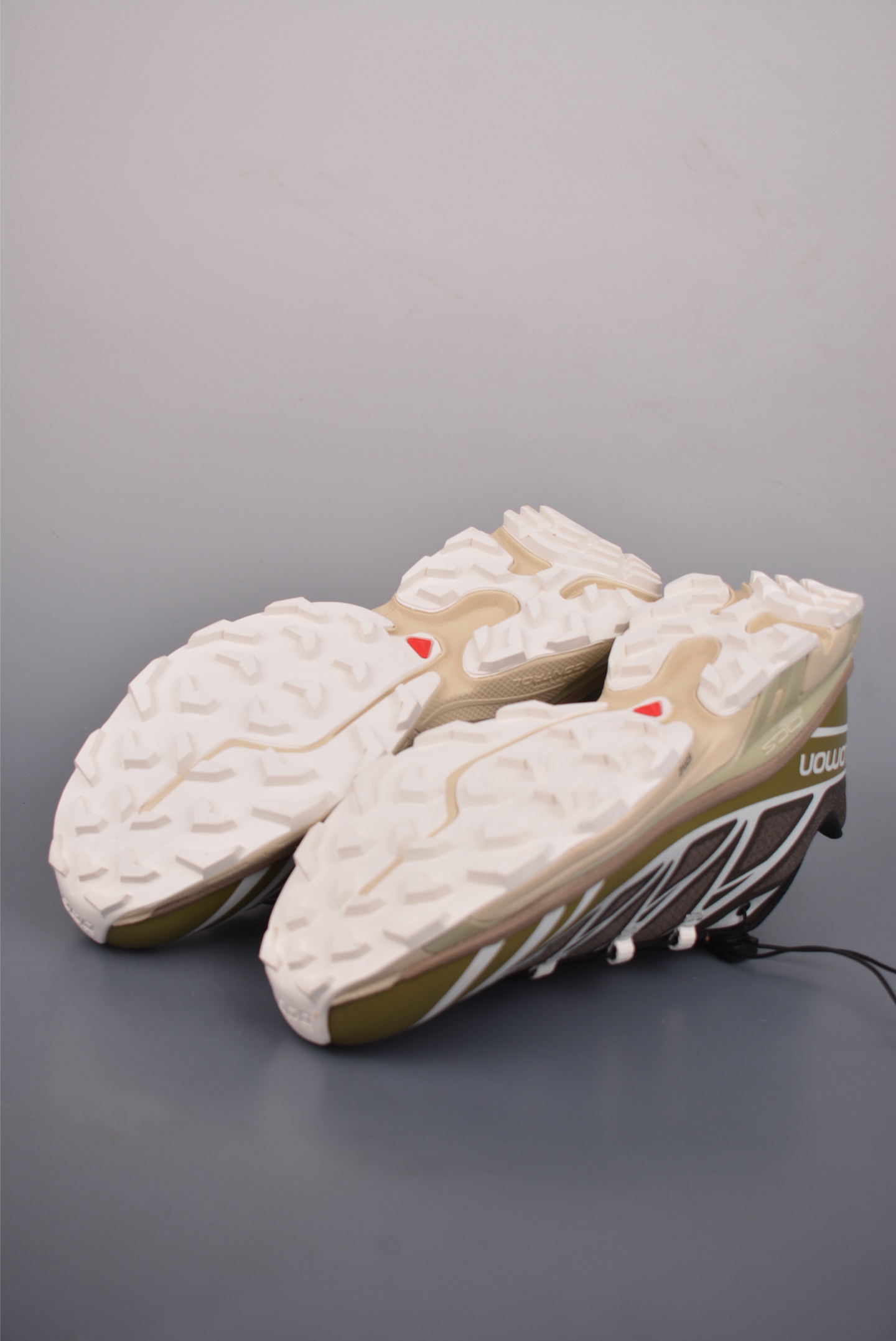 薩洛蒙 Salomon XT-6 
薩洛蒙復古潮流戶外機能登山跑鞋
官方貨號: 473058 
尺碼：37.5 38 38.5 39 40 40.5 41 42 42.5 43 44 44.5 45
