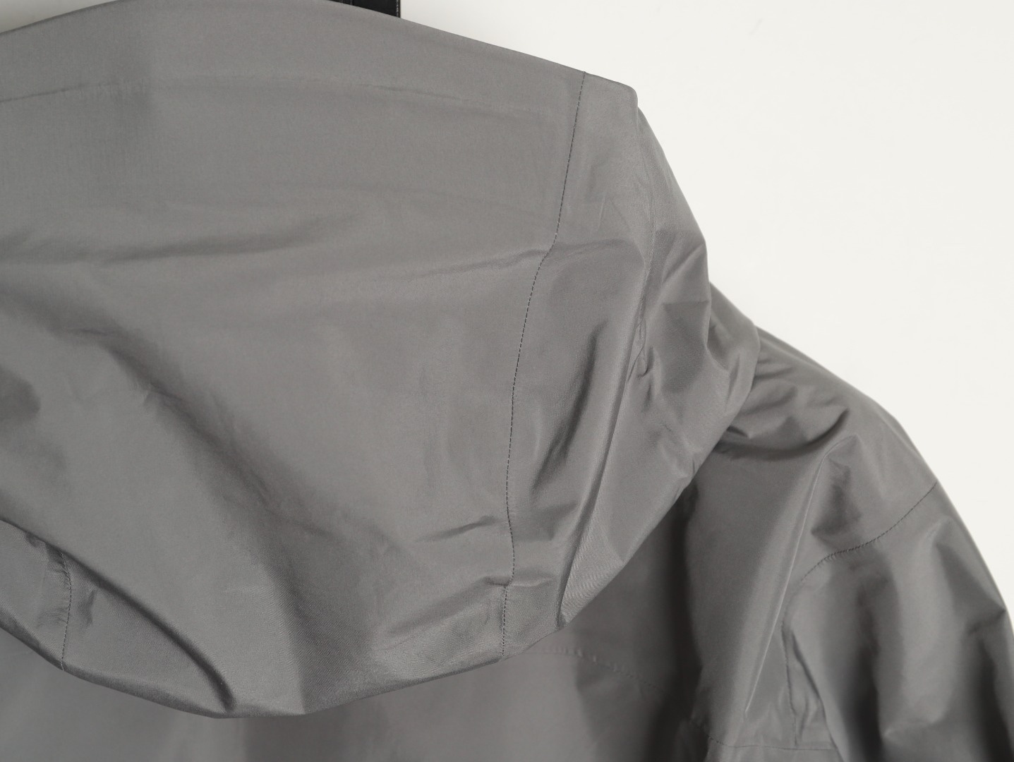 🔝ARC‘TERYX 始祖鳥 BETA LT戶外防水硬殼衝鋒衣
市場獨家全溢膠版本 一比一細節還原
YB四次壓膠工藝 整衣3D立體仿生學設計衣長臂彎 TRI-DURANCE防水防雨面料 自行區別市面先行版本 原包裝原標 全套輔料定制 整衣 腋下YKK雙向拉鍊 五金全部開模定制
R1 SIZE：S-XXL