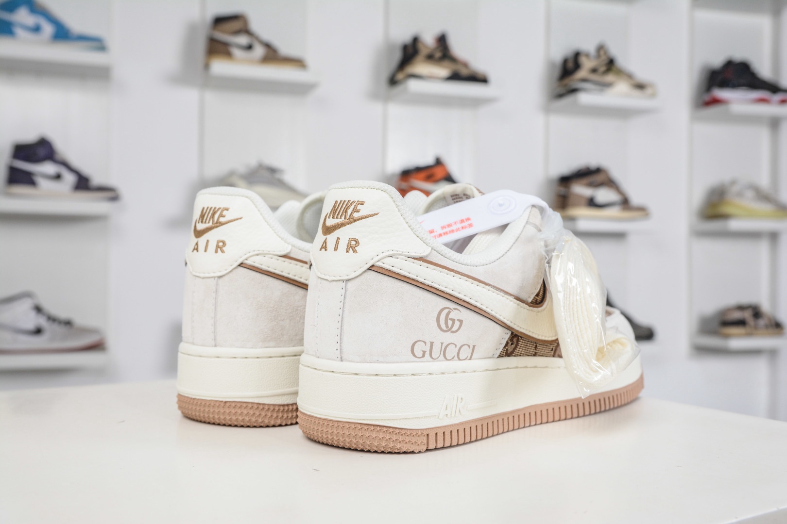 Gucci x NIke Air Force 1 古馳聯名-米黃 
貨號:MM3399 807
Size: 36 36.5 37.5 38 38.5 39 40 40.5 41 42 42.5 43 44 44.5 45