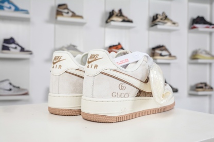 Gucci x NIke Air Force 1 古馳聯名-米黃 
貨號:MM3399 807
Size: 36 36.5 37.5 38 38.5 39 40 40.5 41 42 42.5 43 44 44.5 45