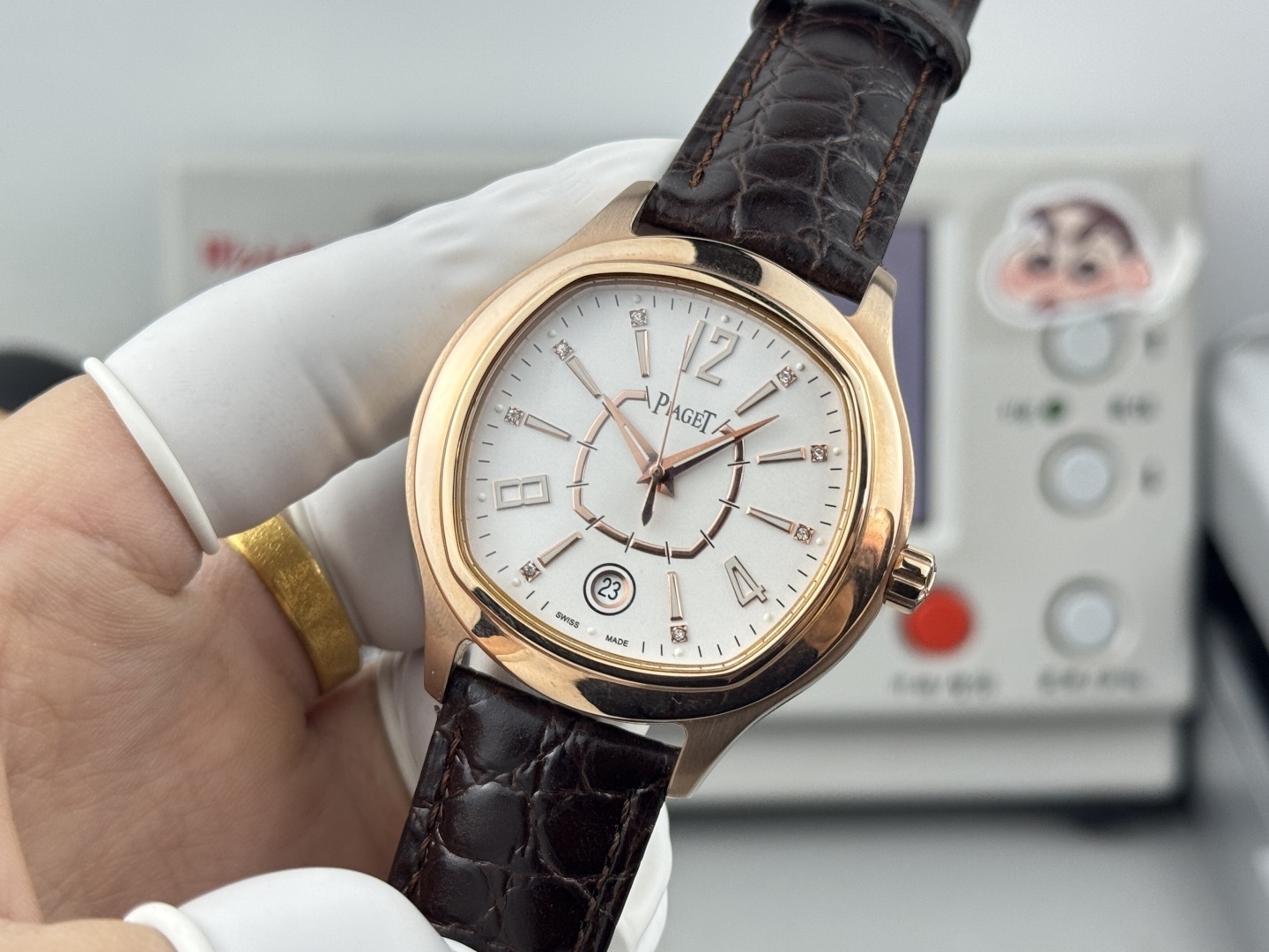 
熱賣款🔥🔥🔥！方形殼—在推出新面孔—更別緻—更有型—經典
品牌：伯爵(方正卓絕 精緻之作）爆賣款🎉🎉🎉
類型：精緻款男士腕表（卓越）有轉必賣
錶帶：真牛皮&316L錶帶（舒適）大氣磅礡
機芯：超頂級機械2824機芯（穩定）
材料：礦物質超強鏡面（耐磨）
大氣風範 無限渴望 特別創意 載譽上市
尺寸：直徑42mm厚10mm榮譽
新款上市！歡迎轉載！